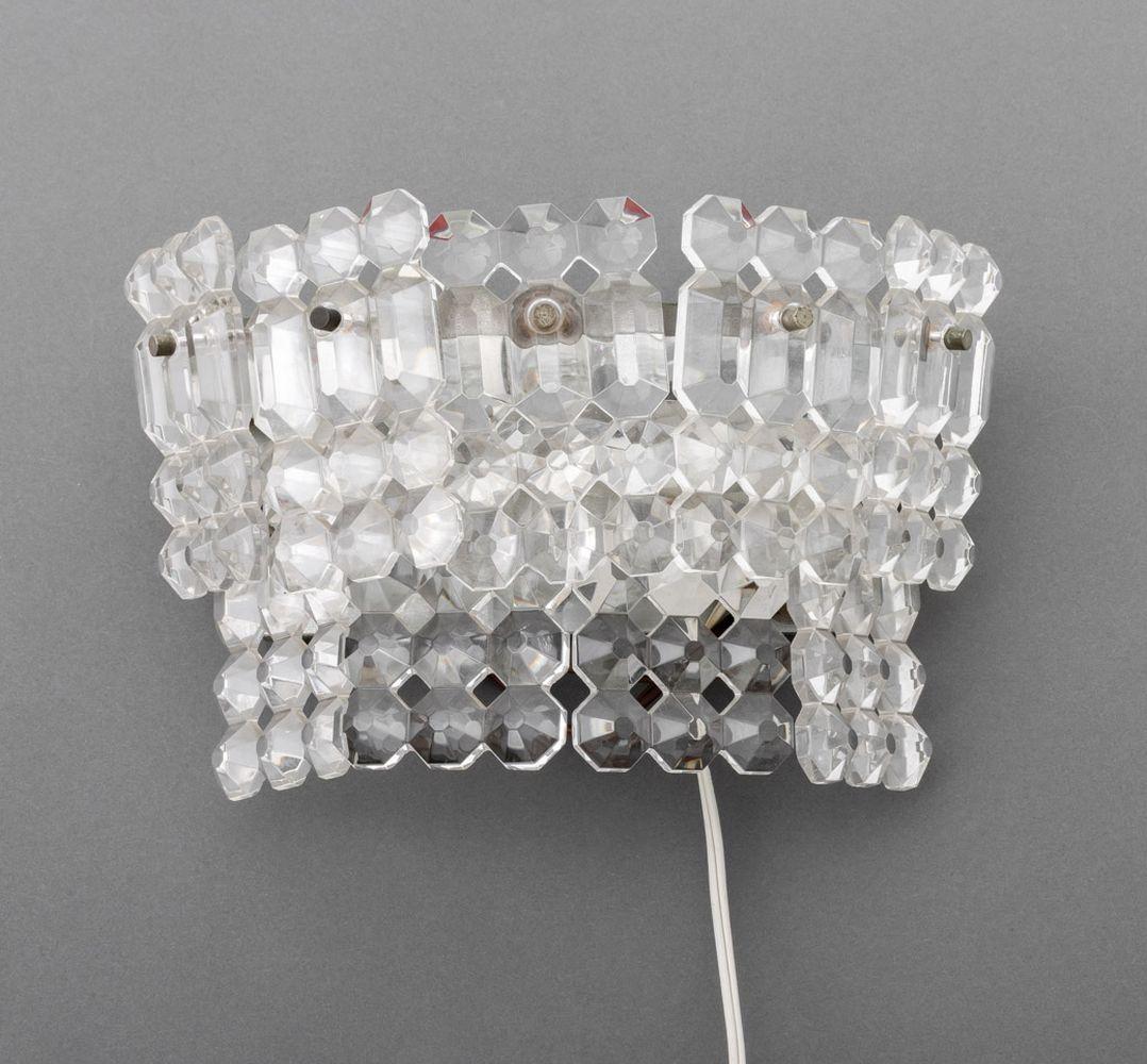 Pareja de apliques de cristal facetado de mediados de siglo Moderno de mediados de siglo en venta