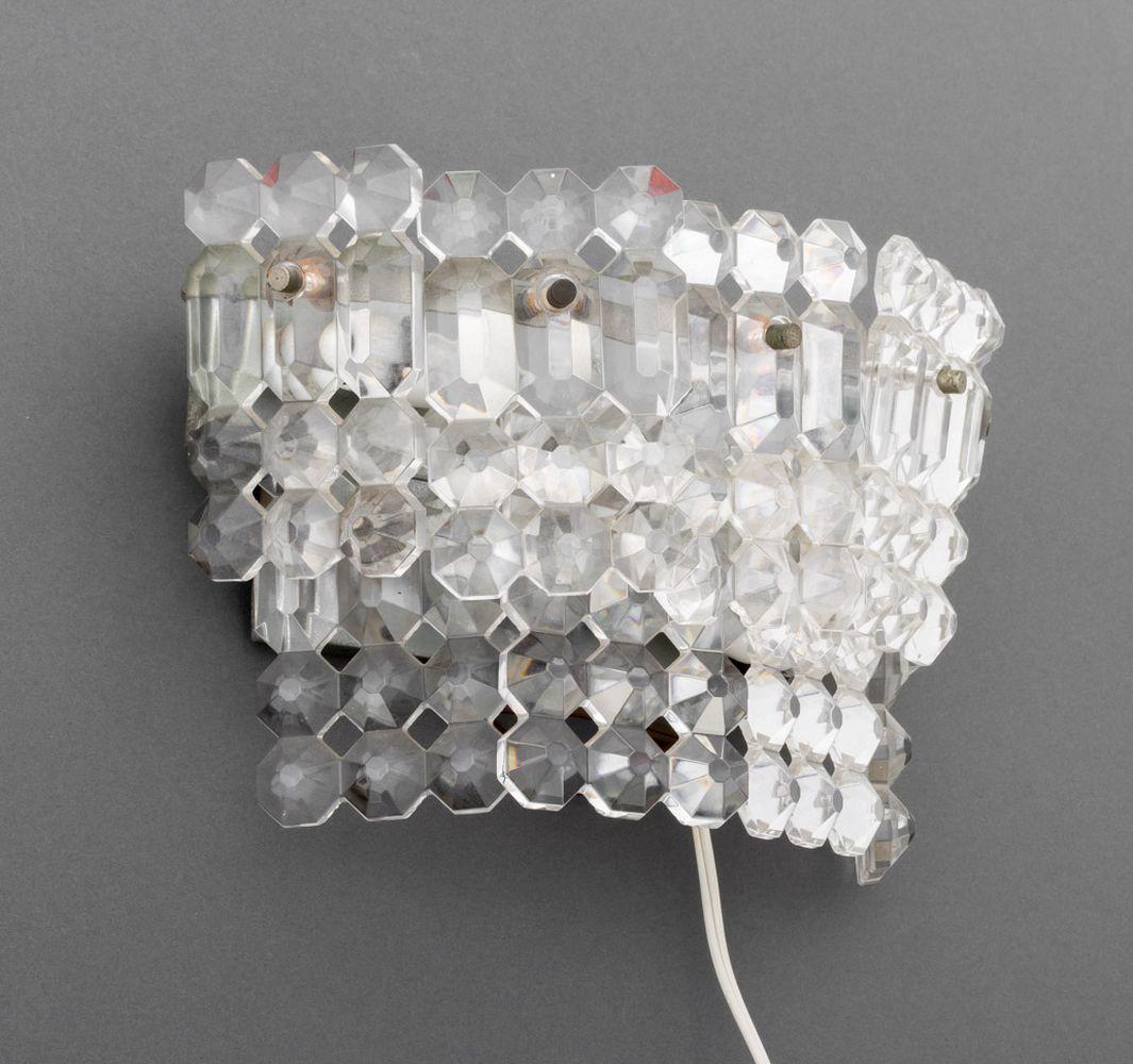 Pareja de apliques de cristal facetado de mediados de siglo Italiano en venta