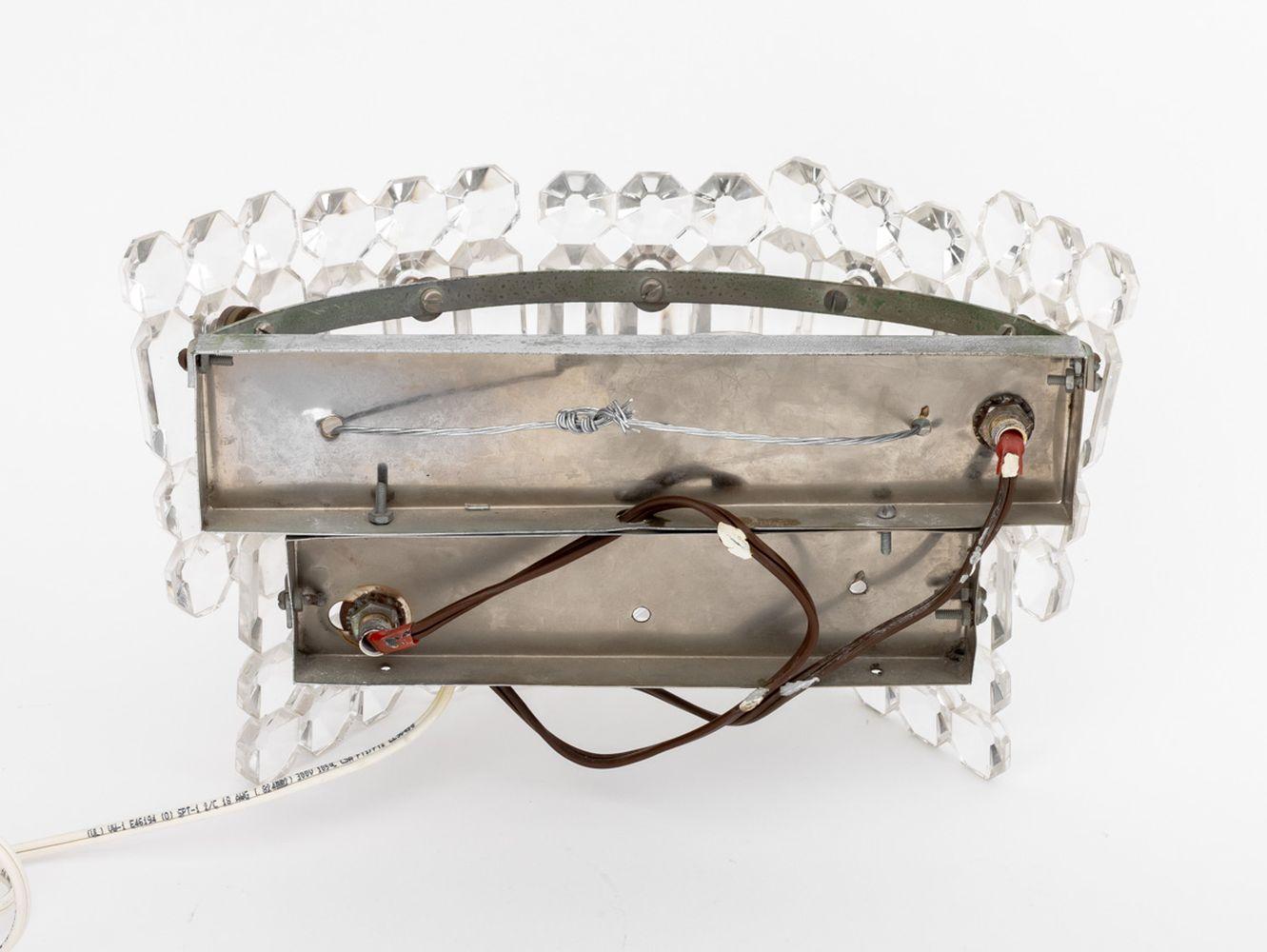 Pareja de apliques de cristal facetado de mediados de siglo en venta 1