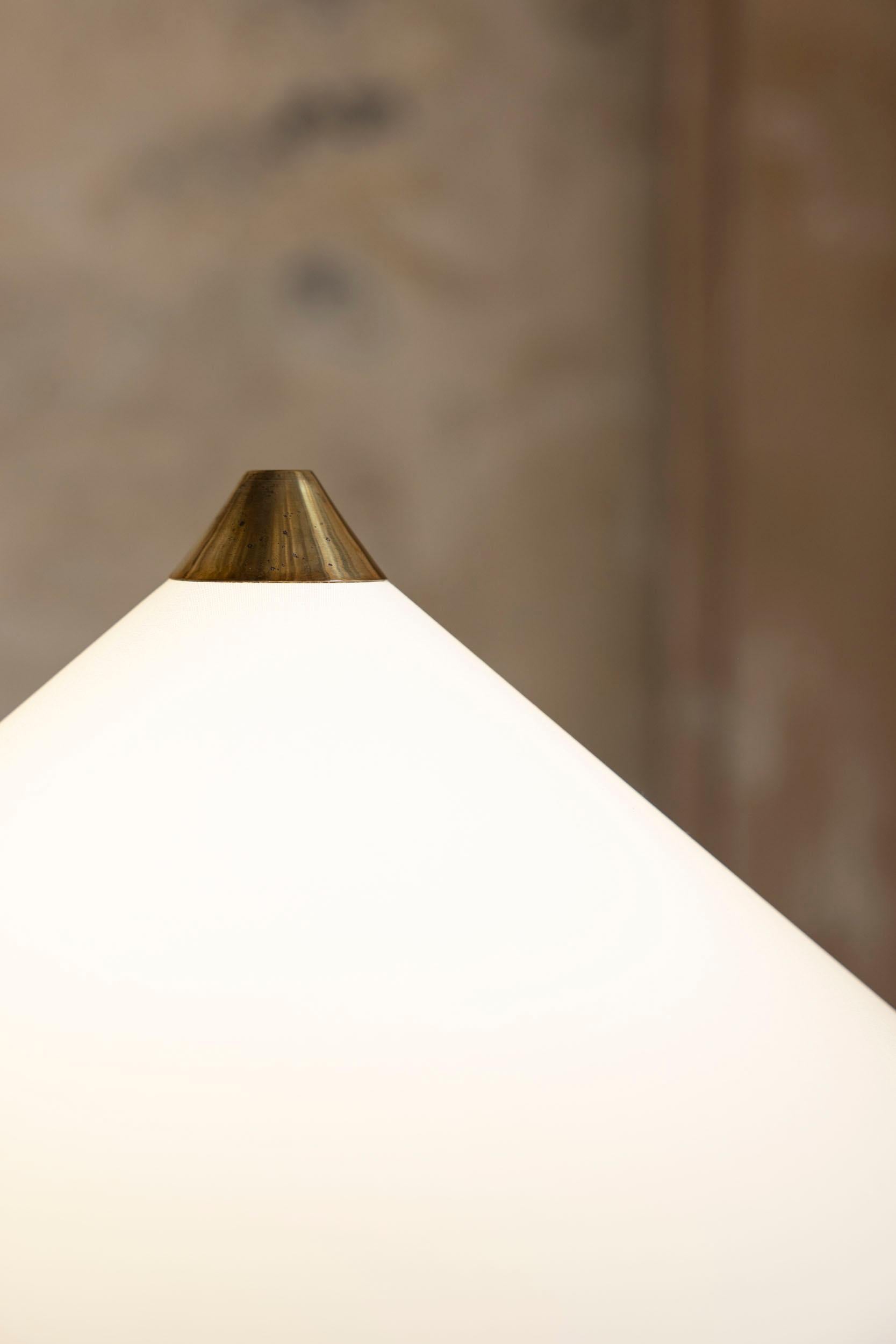 Fin du 20e siècle Paire de lampadaires du milieu du siècle dernier par MAE Lamp, Suède 1970 en vente