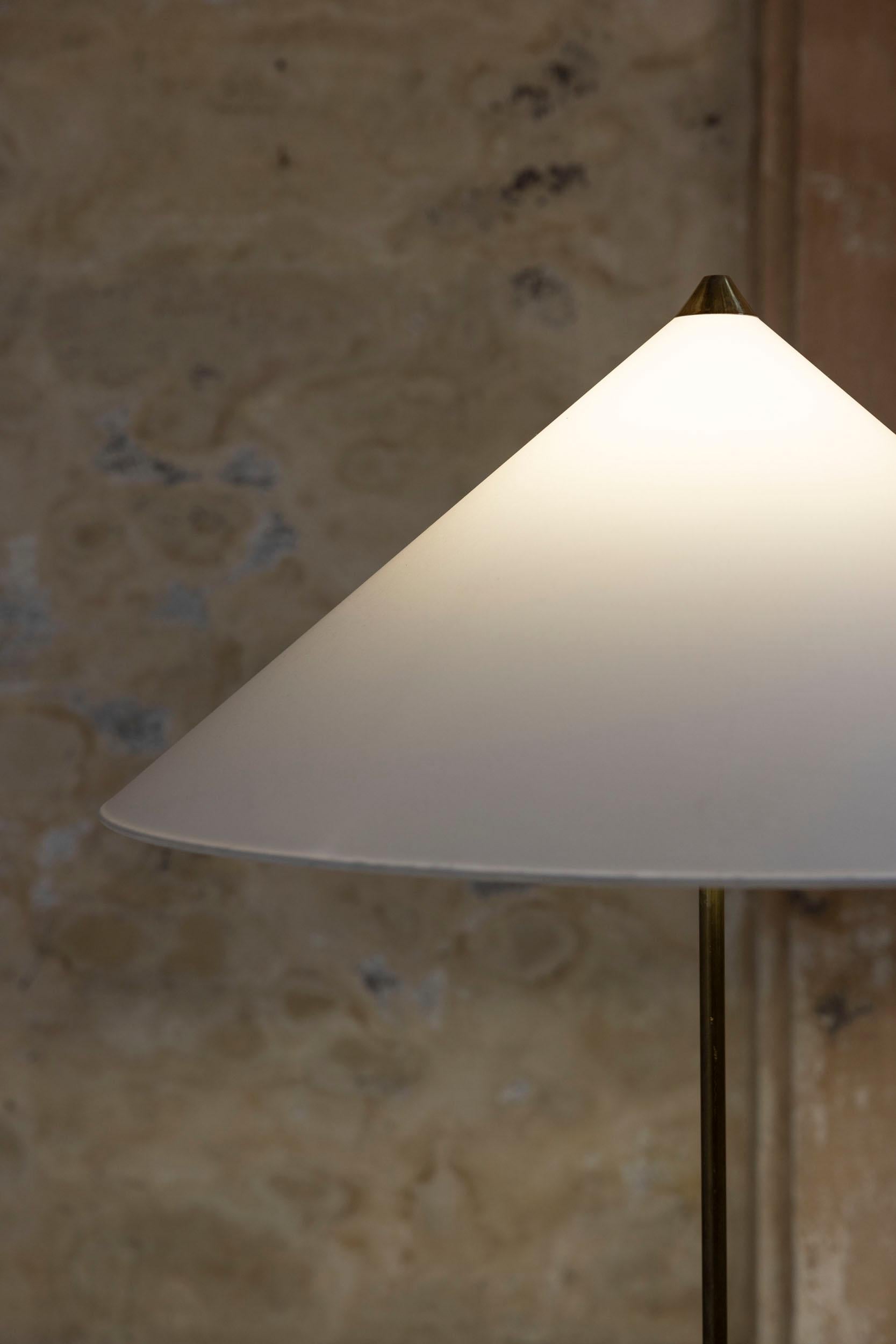 Paire de lampadaires du milieu du siècle dernier par MAE Lamp, Suède 1970 en vente 1