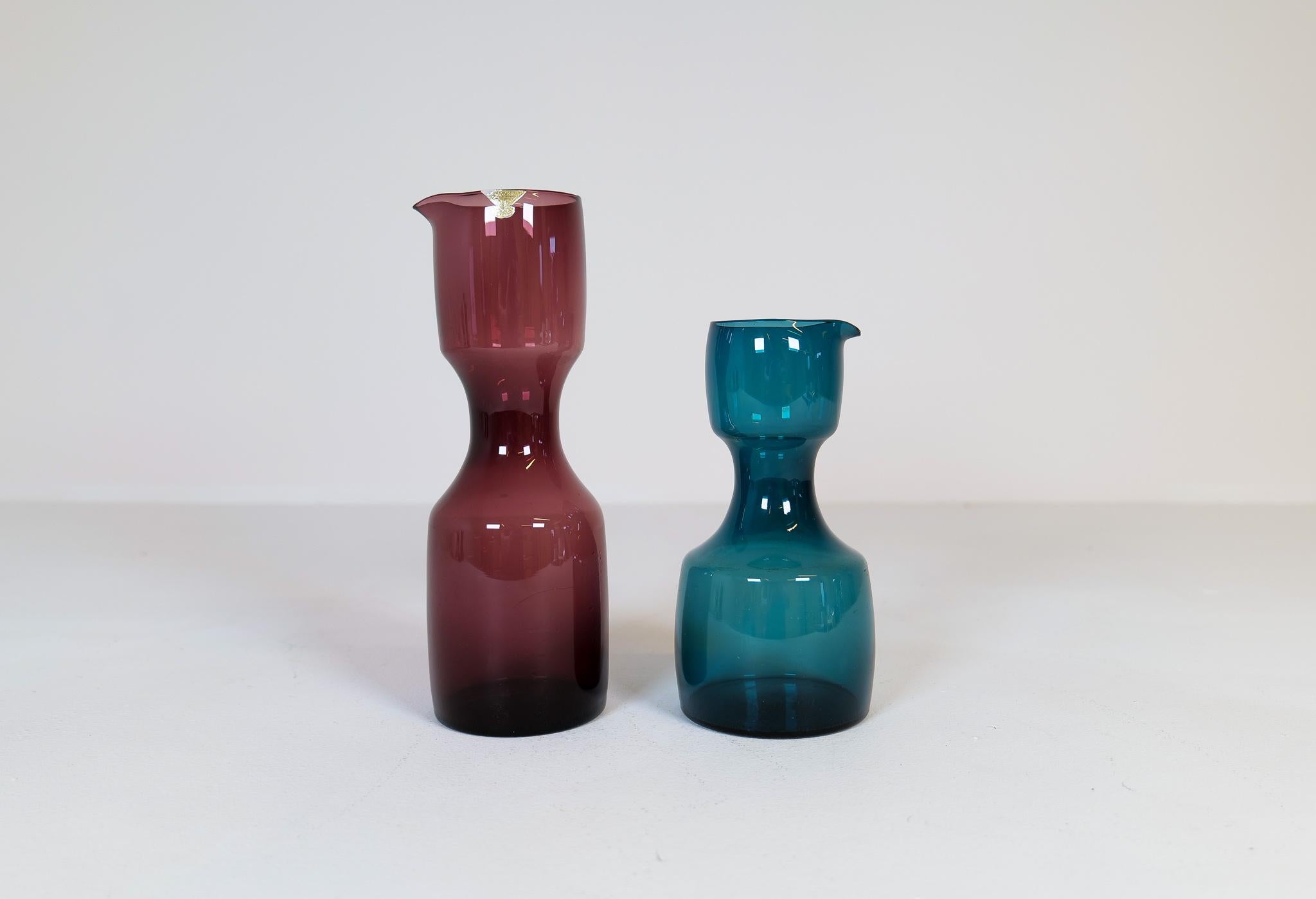 Art Glass Midcentury Pair  of Gullaskruf Vases Designed by Kjell Blomberg Sweden 1950s For Sale
