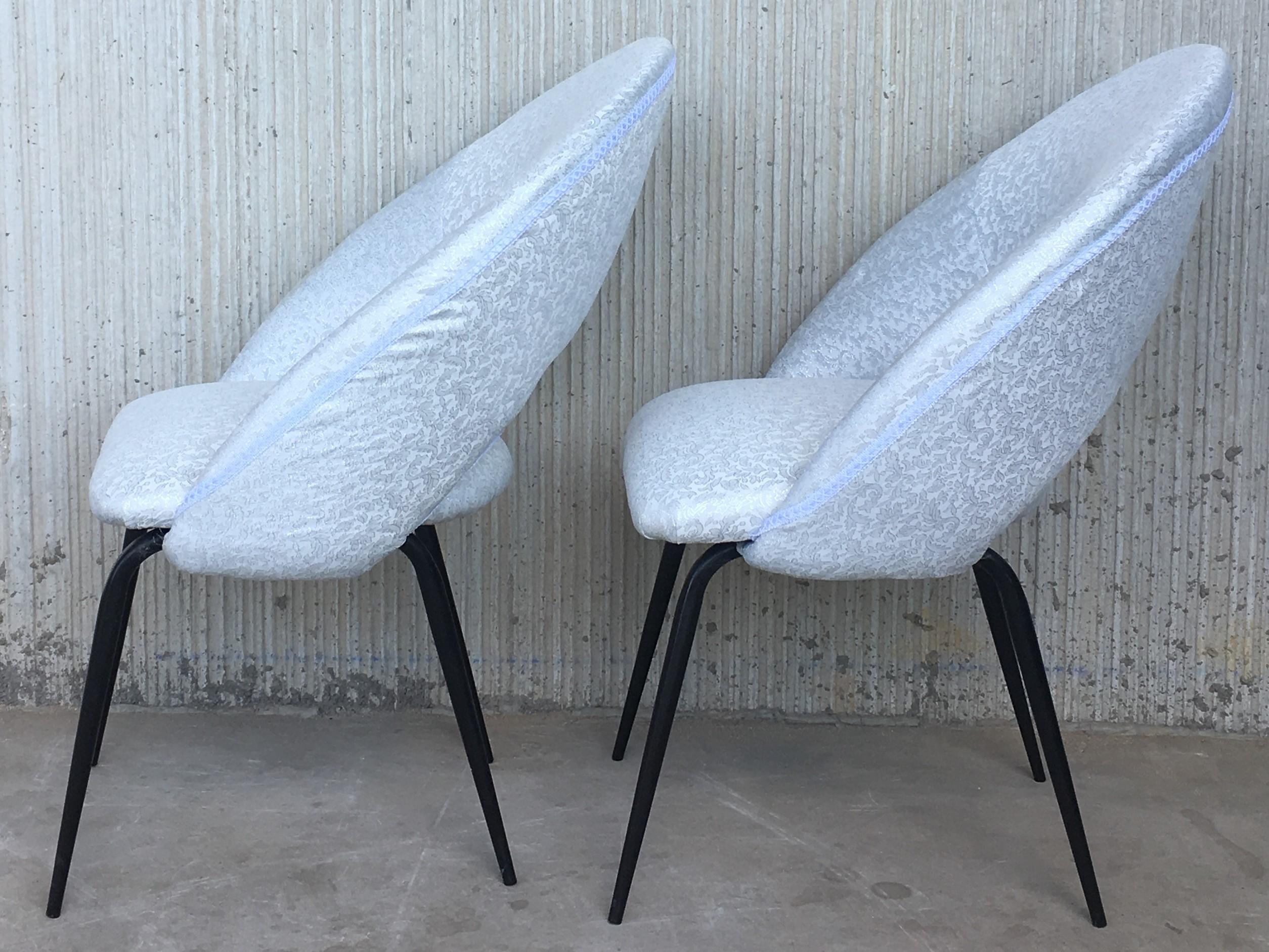 Midcentury Pair of Italian Chairs with Arched Seats and Arched Backrest (Italienisch)