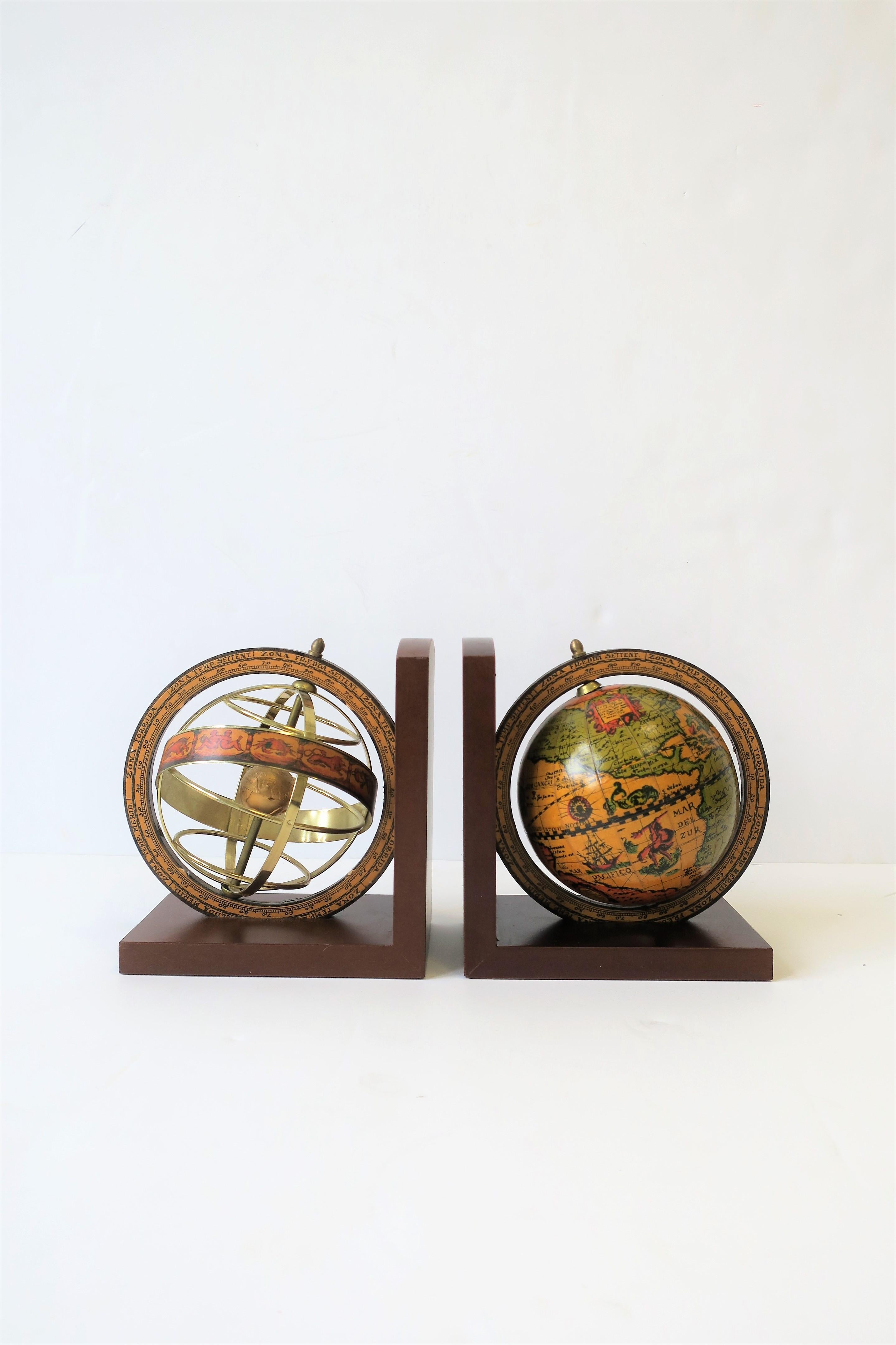 Midcentury Pair of Italian World Globe Bookends In Excellent Condition In New York, NY