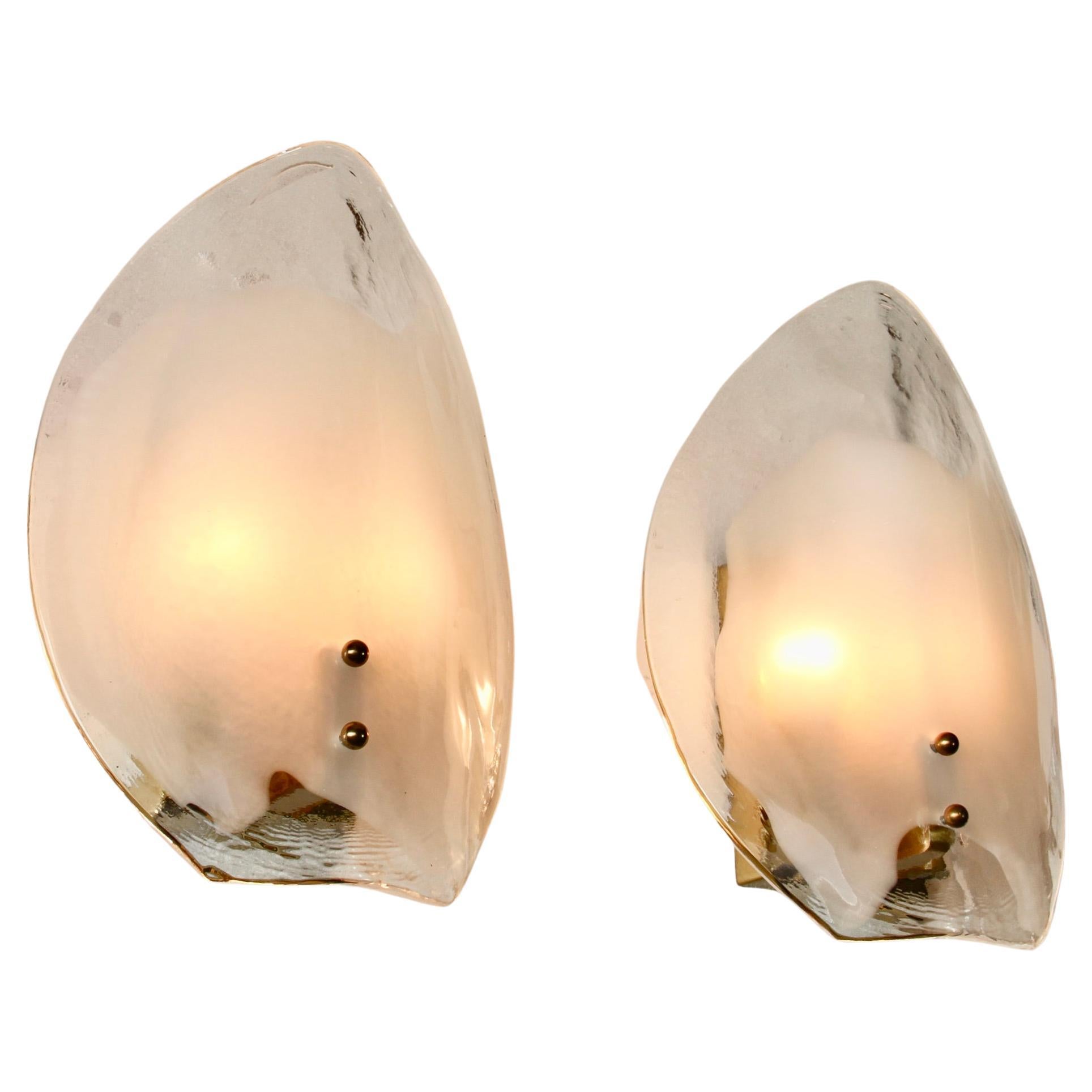 Vintage Mid-Century Modern rare pair of organic brass, white and clear Murano glass double socketed wall lamps, lights or sconces by Austrian lighting manufacturer Kalmar, circa 1970s. Featuring two folded, curved 'flower petal' shaped glass