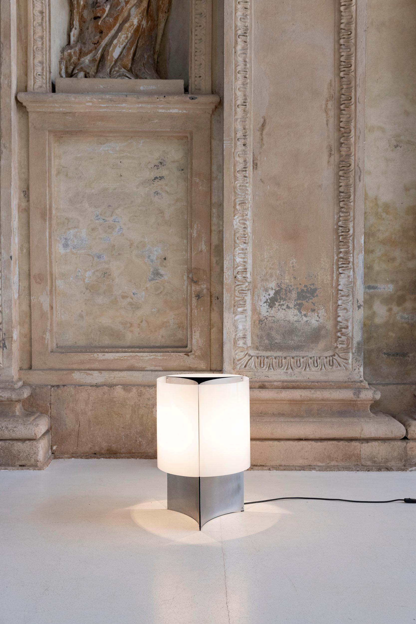 Midcentury pair of lamps 526 model G and P by Massimo Vignelli for Arteluce 6