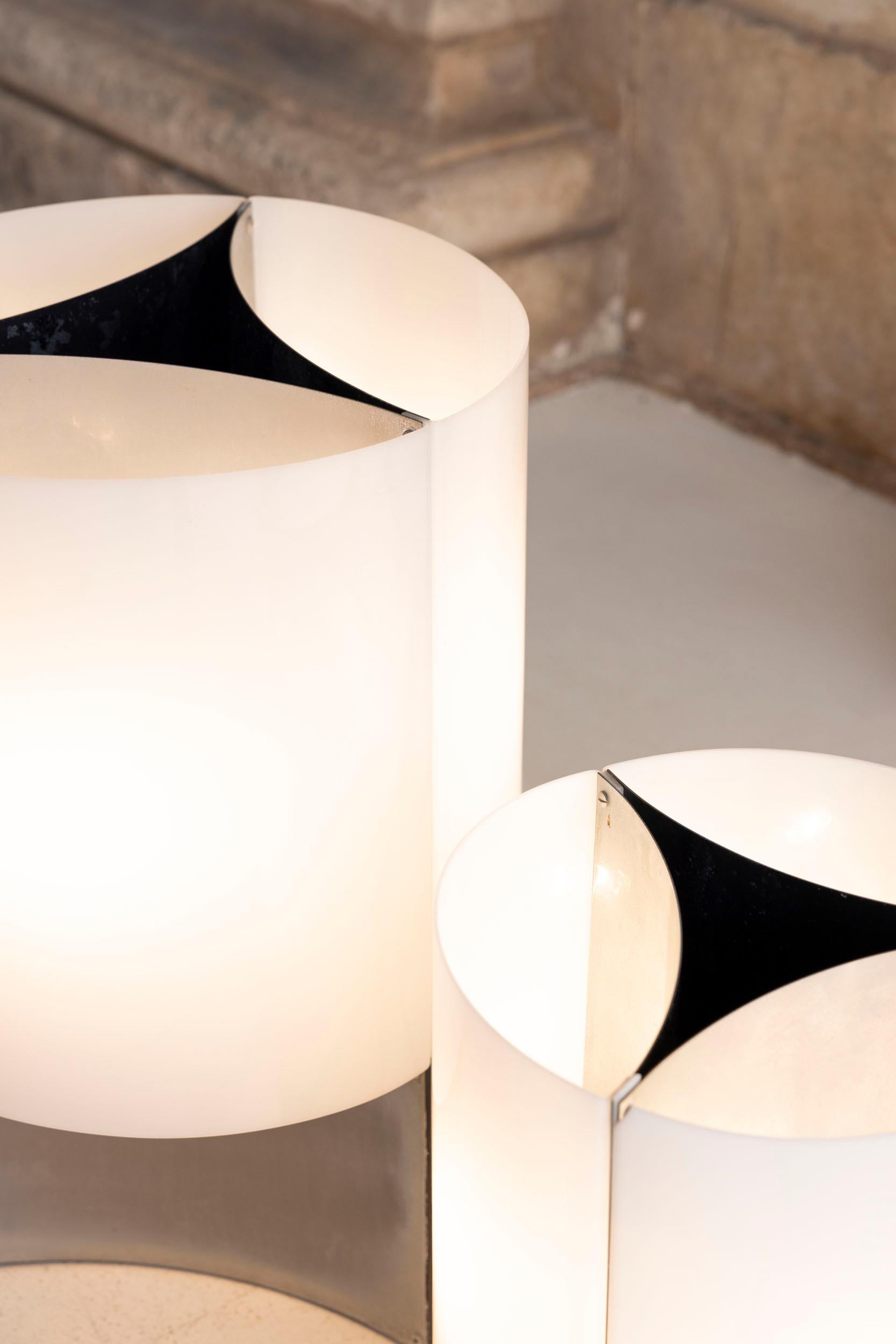 Midcentury pair of lamps 526 model G and P by Massimo Vignelli for Arteluce 1