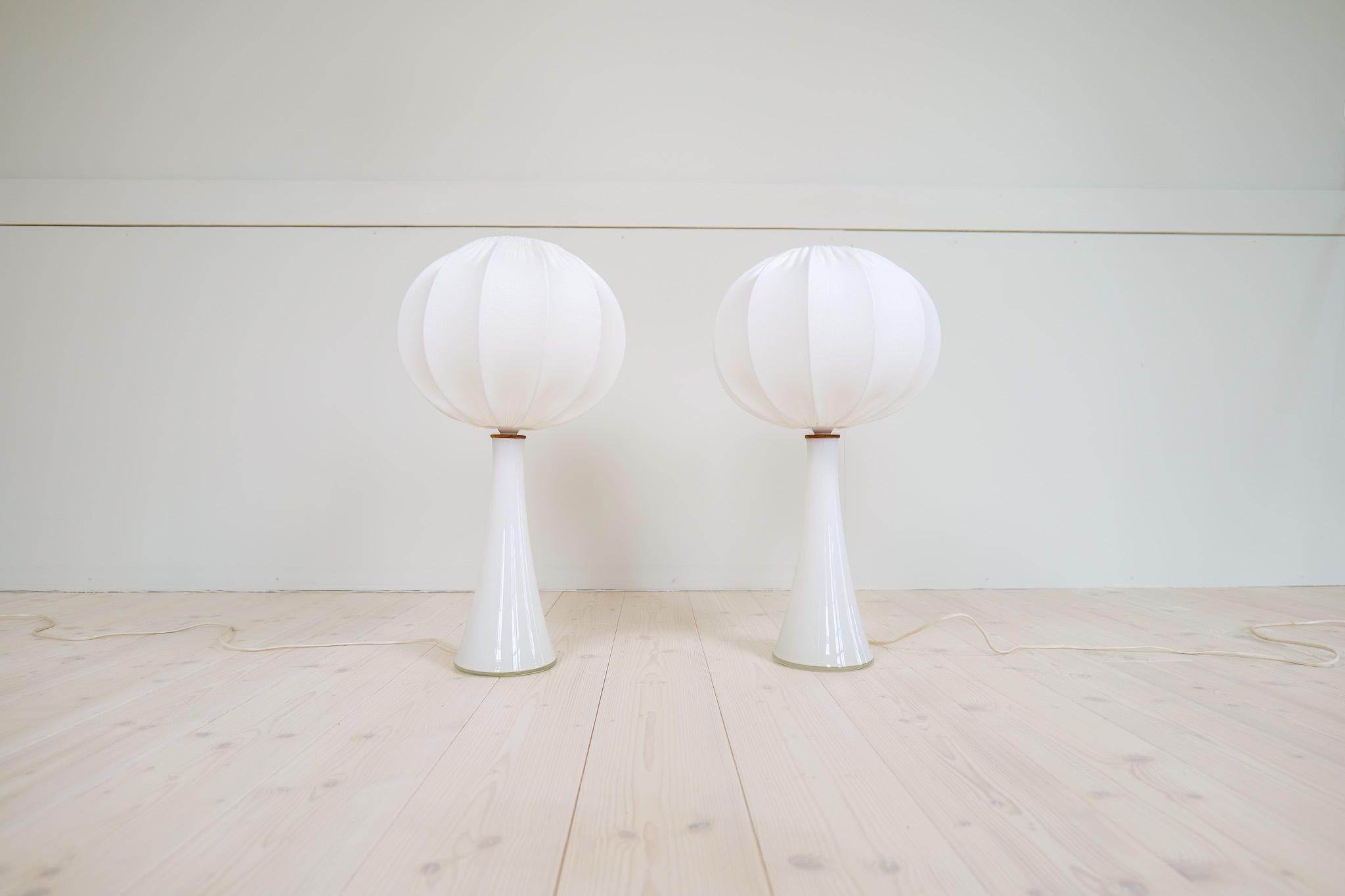 Midcentury Pair of Opaline Glass Table Lamps Cotton Shades Bergboms Sweden, 1960 In Good Condition For Sale In Hillringsberg, SE