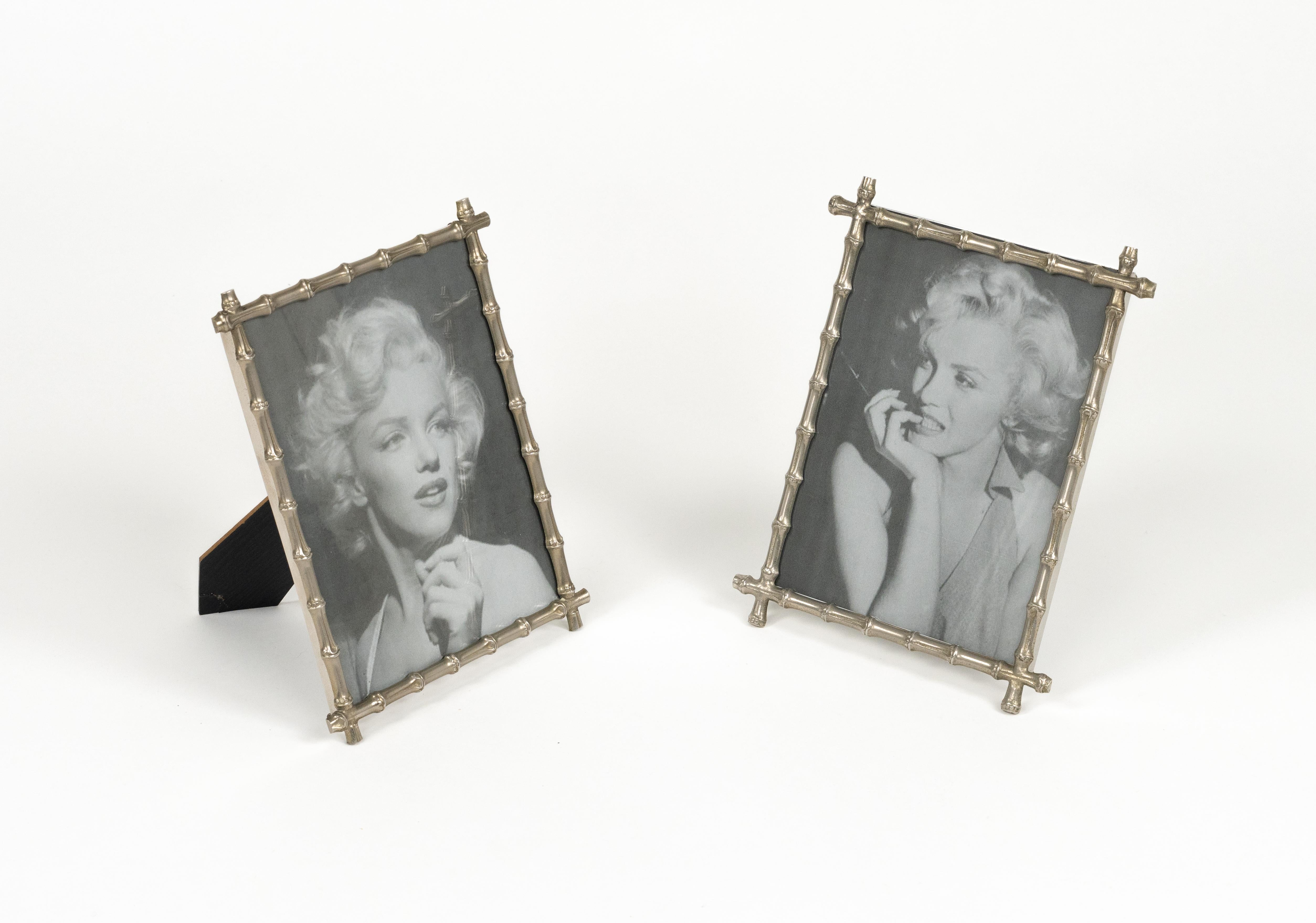 Midcentury beautiful pair of horizontal and vertical picture frames in faux bamboo metal silvered.

Made in Italy in the 1970s.