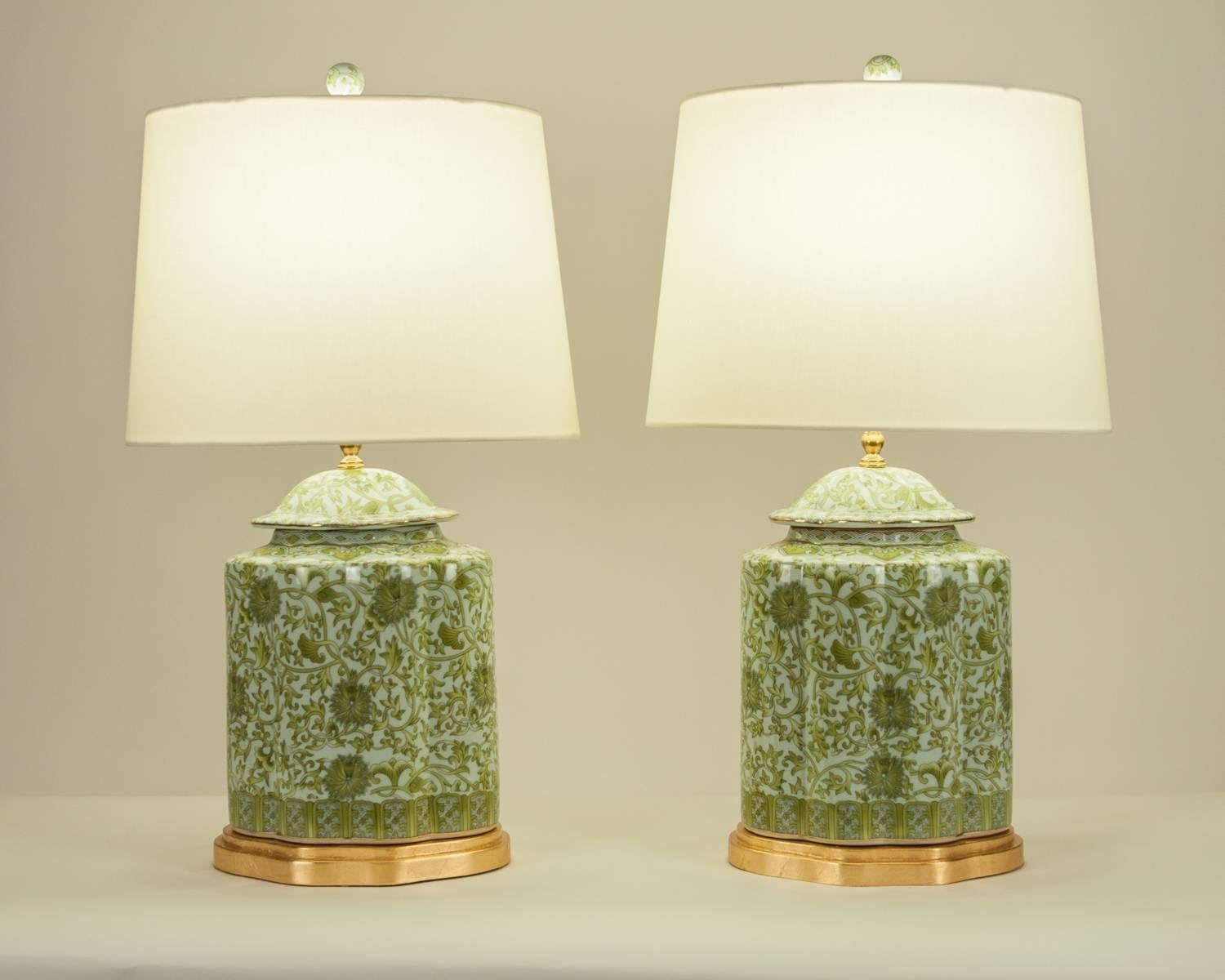 Midcentury Pair of Porcelain Table Lamps In Excellent Condition In Tarry Town, NY