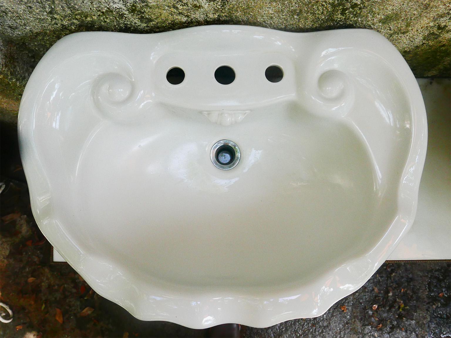 Molded Midcentury Pair of Porcelain Wash basins, Antonia Campi for Lavenite Ginori 1960