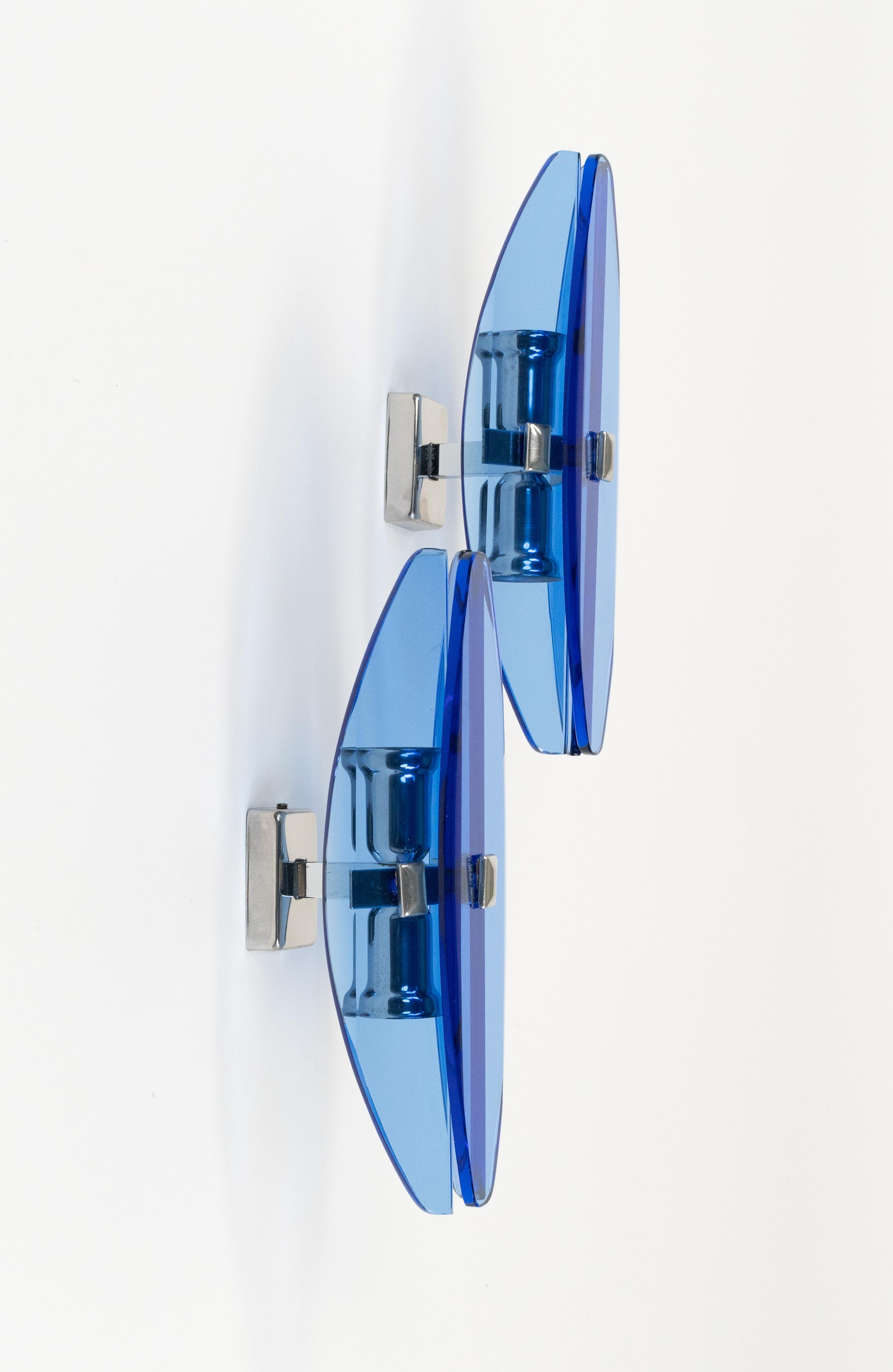 Midcentury Pair of Sconces Blue Glass and Chrome by Veca, Italy 1960s In Good Condition For Sale In Rome, IT