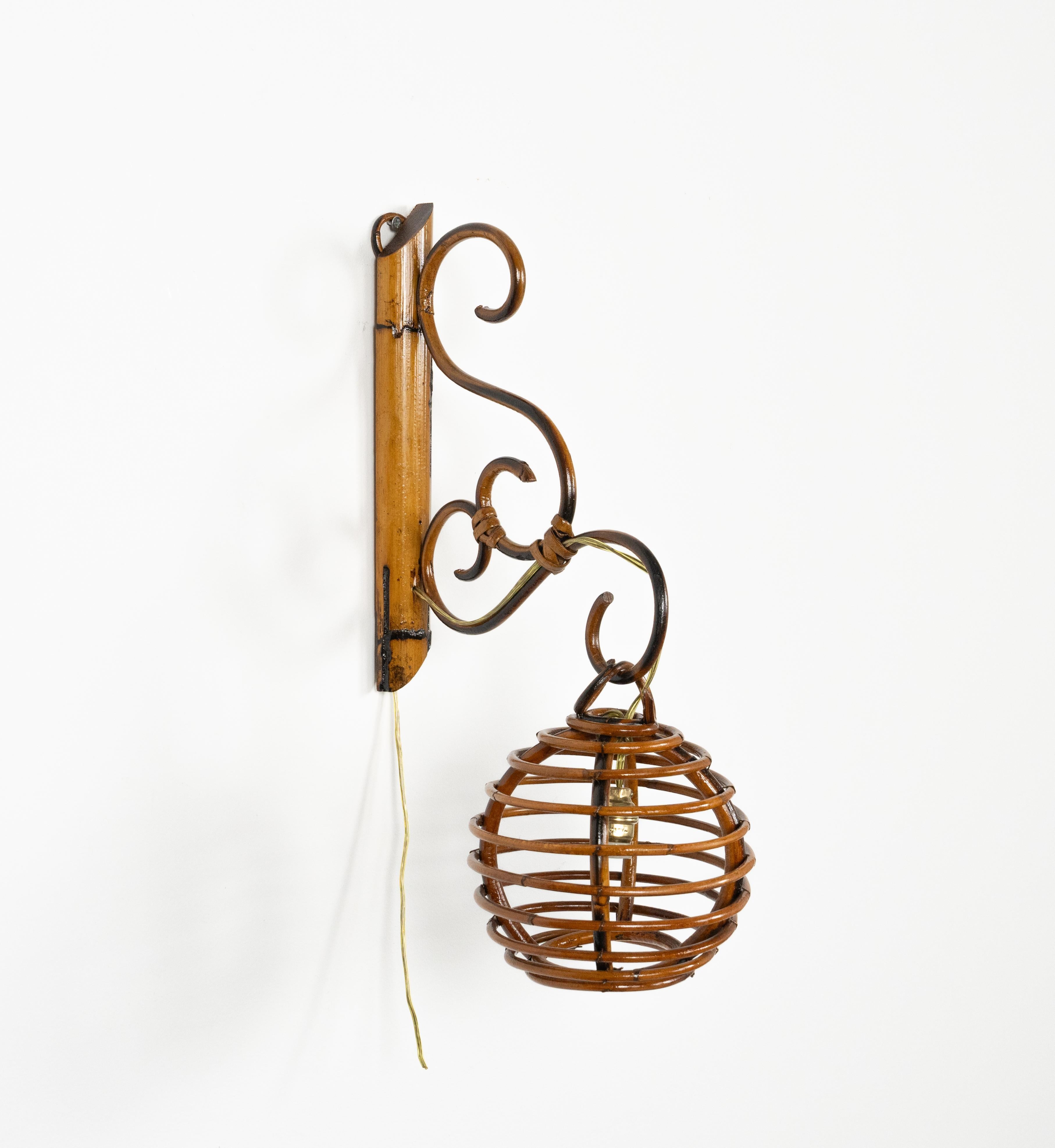 Paar Wandleuchter aus Bambus und Rattan im Louis Sognot-Stil aus der Mitte des Jahrhunderts, Italien 1960er Jahre im Angebot 5