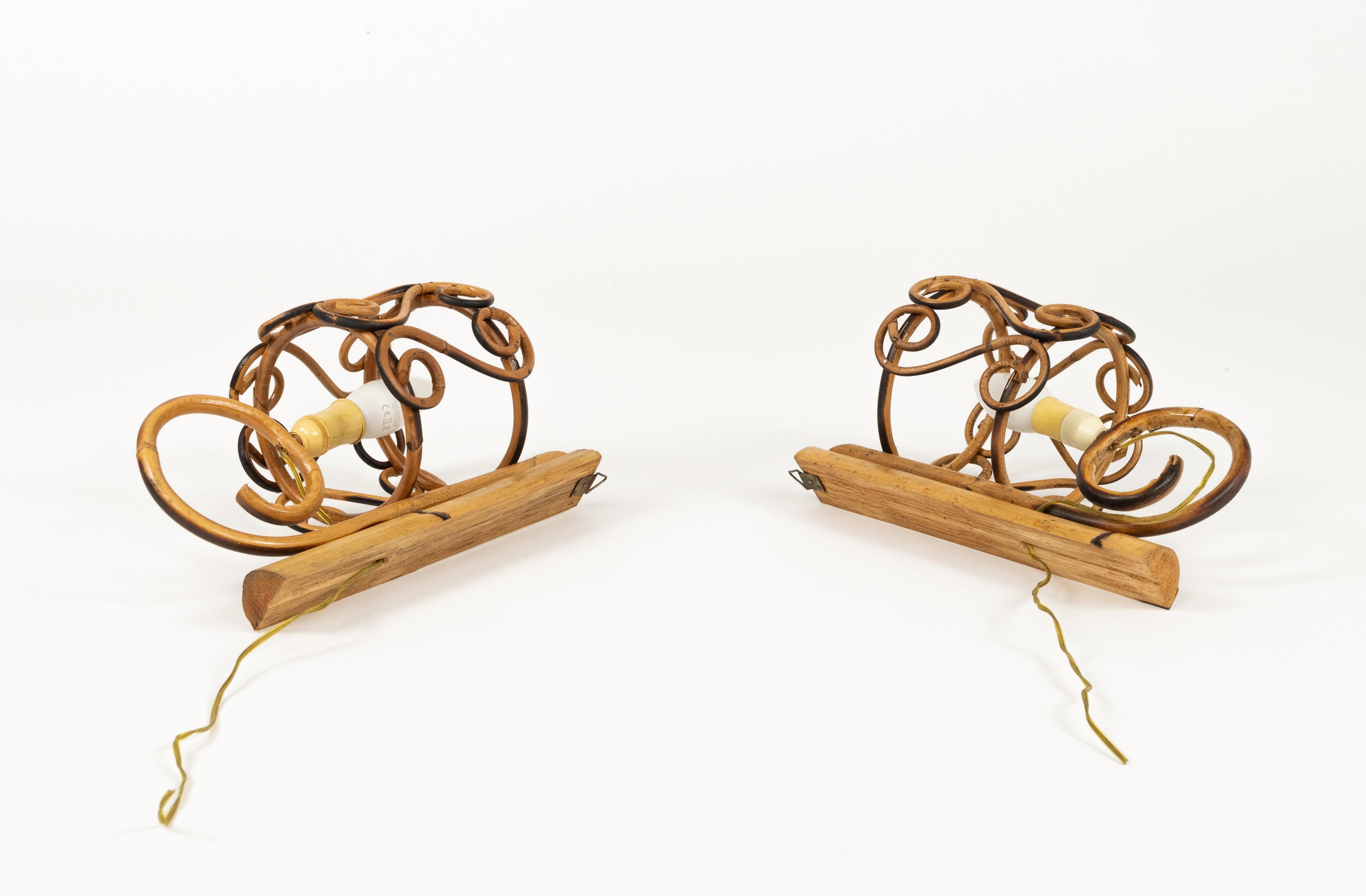 Pareja de candelabros de bambú y ratán de mediados de siglo Estilo Louis Sognot, Italia Años 60 en venta 7
