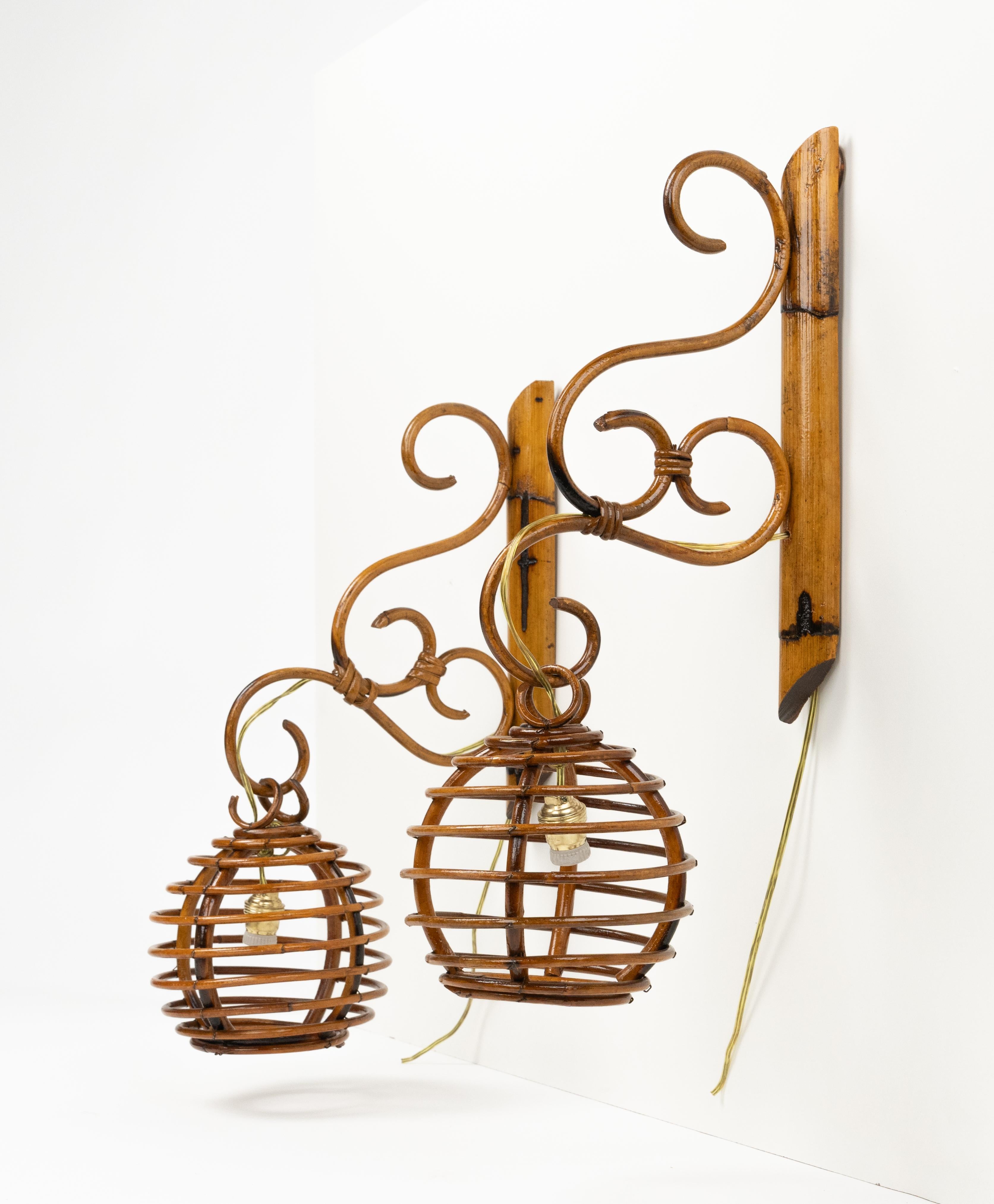 Italian Midcentury Pair of Sconces in Bamboo and Rattan Louis Sognot Style, Italy 1960s For Sale