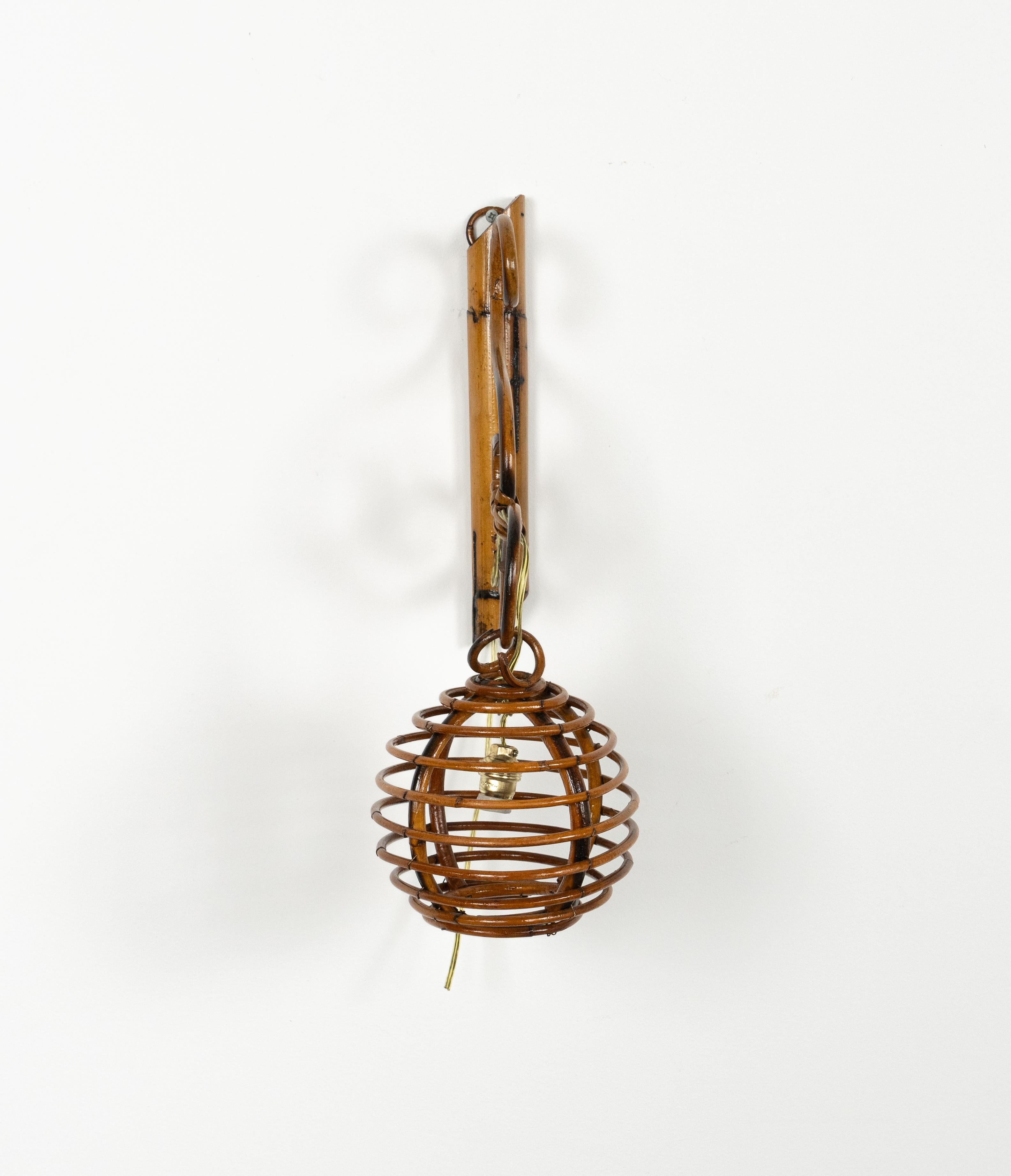 Paar Wandleuchter aus Bambus und Rattan im Louis Sognot-Stil aus der Mitte des Jahrhunderts, Italien 1960er Jahre (Mitte des 20. Jahrhunderts) im Angebot