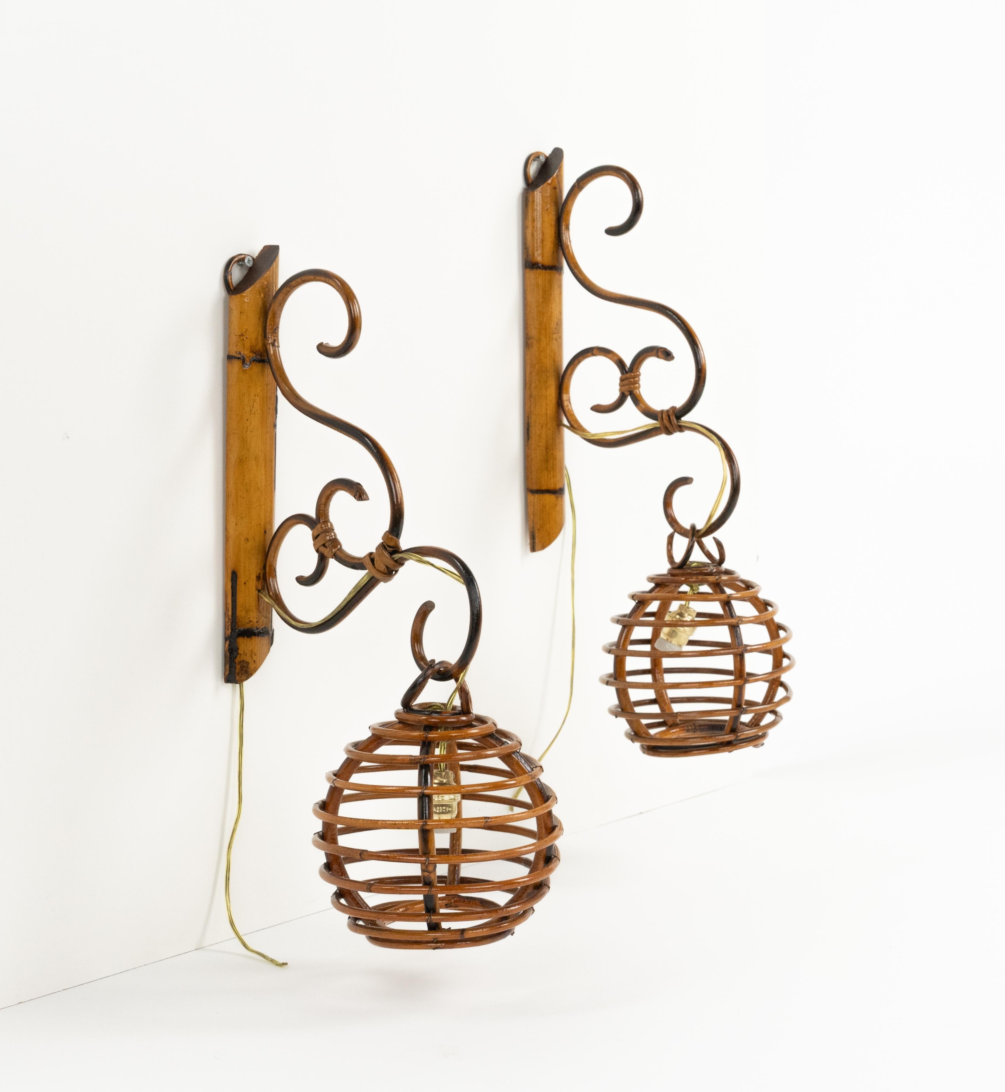 Midcentury Pair of Sconces in Bamboo and Rattan Louis Sognot Style, Italy 1960s For Sale 1