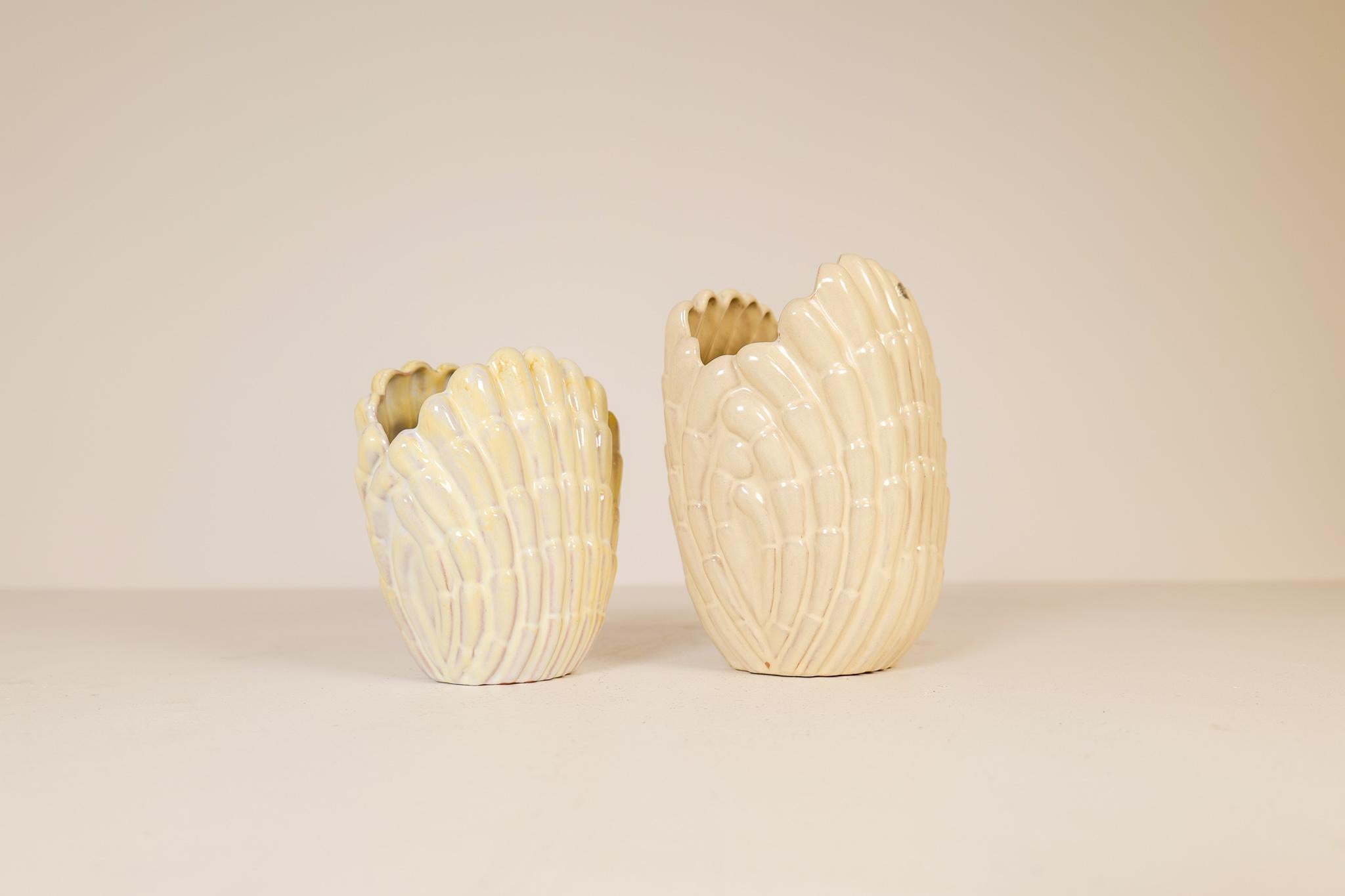 Midcentury Pair of Seashell Vases by Vicke Lindstrand for Upsala Ekeby, Sweden In Good Condition In Hillringsberg, SE