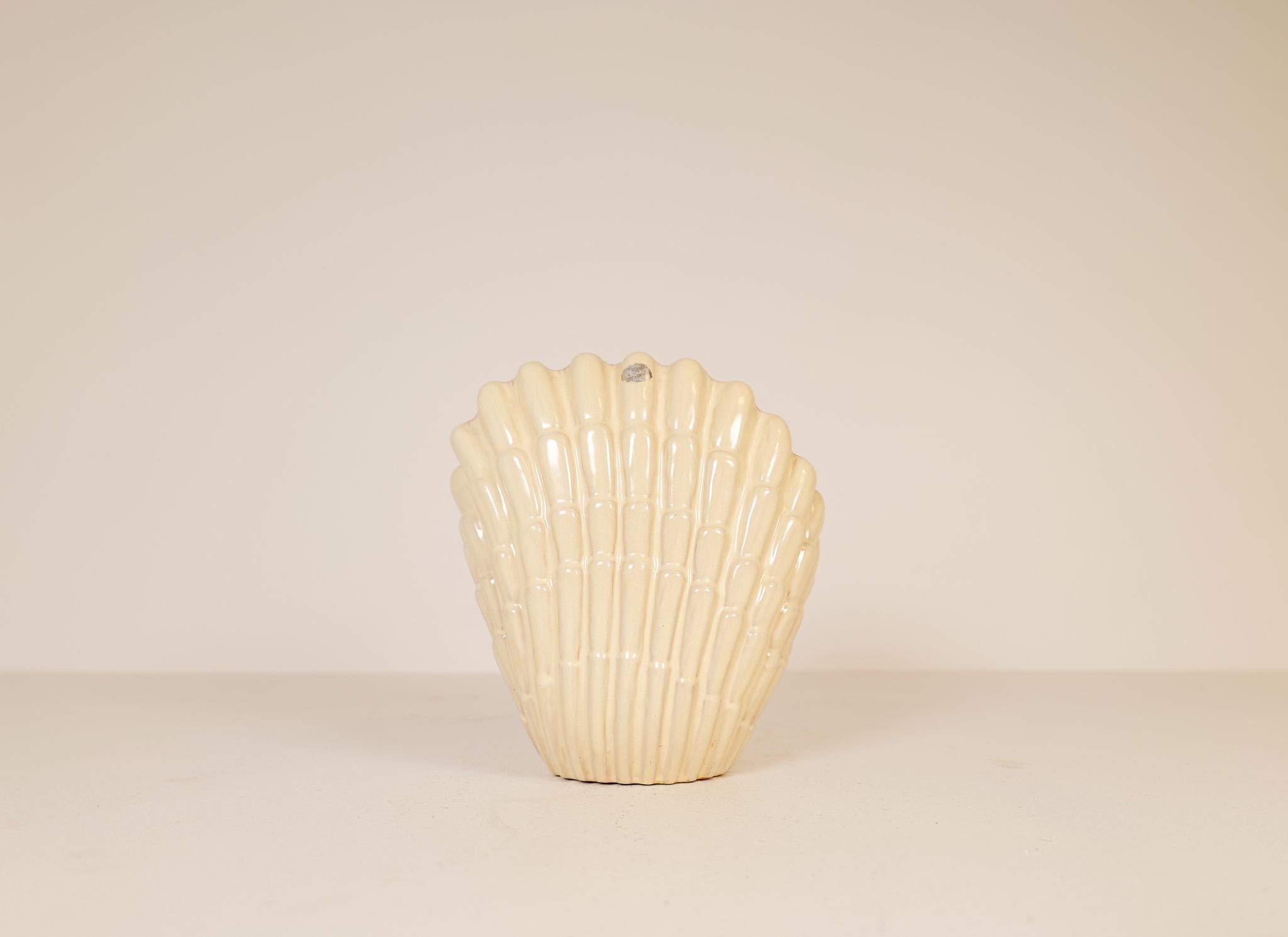 Ceramic Midcentury Pair of Seashell Vases by Vicke Lindstrand for Upsala Ekeby, Sweden