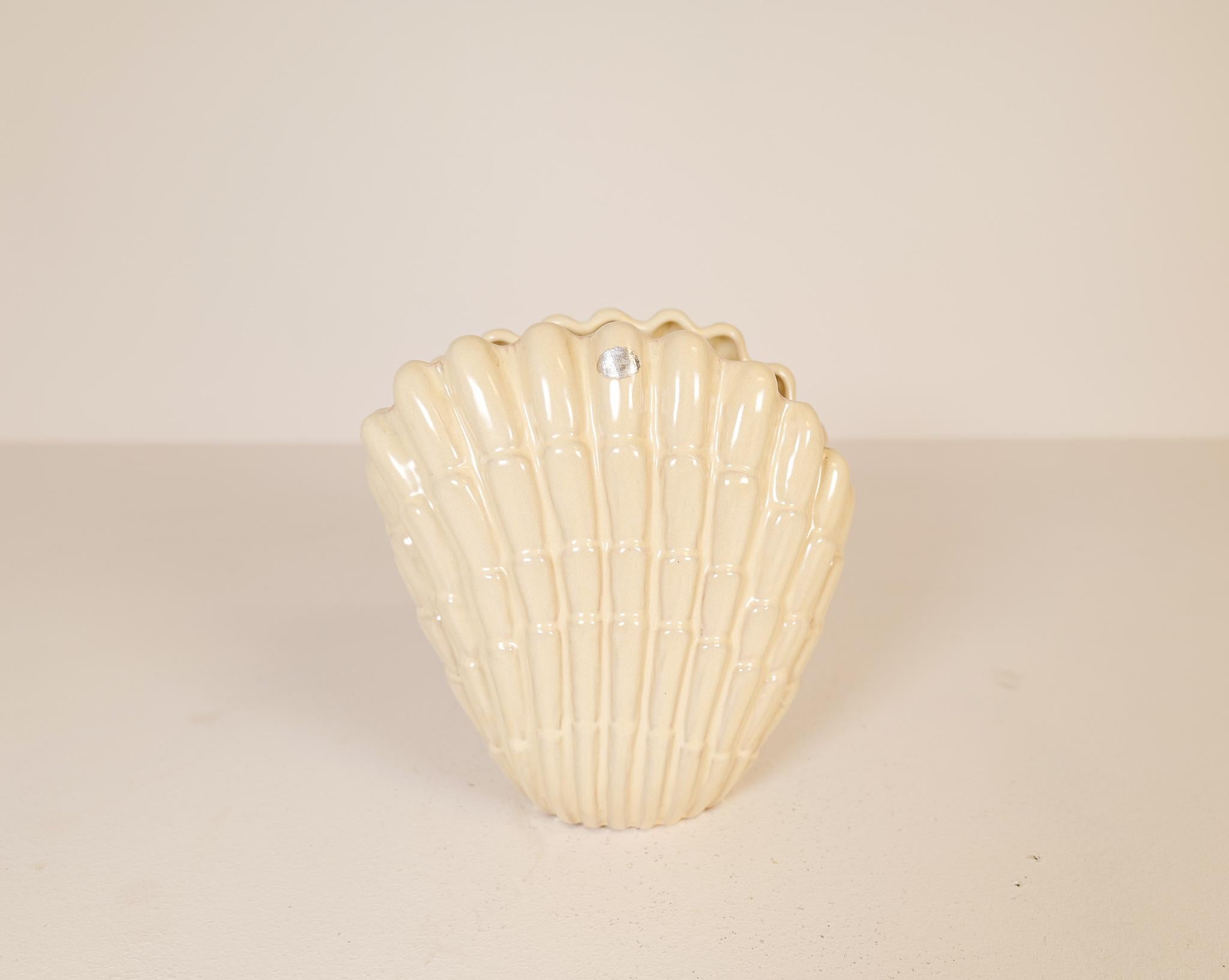 Midcentury Pair of Seashell Vases by Vicke Lindstrand for Upsala Ekeby, Sweden 1