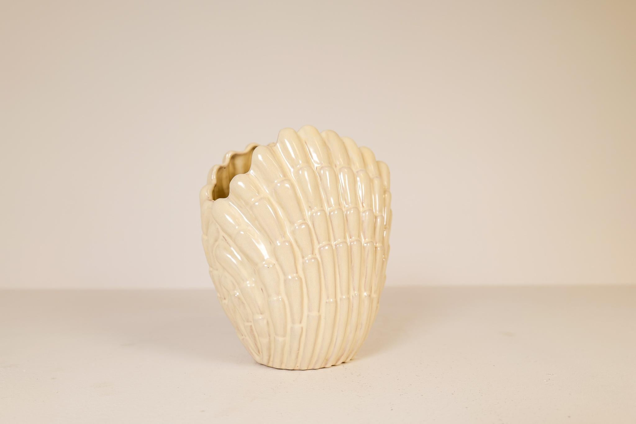Midcentury Pair of Seashell Vases by Vicke Lindstrand for Upsala Ekeby, Sweden 2