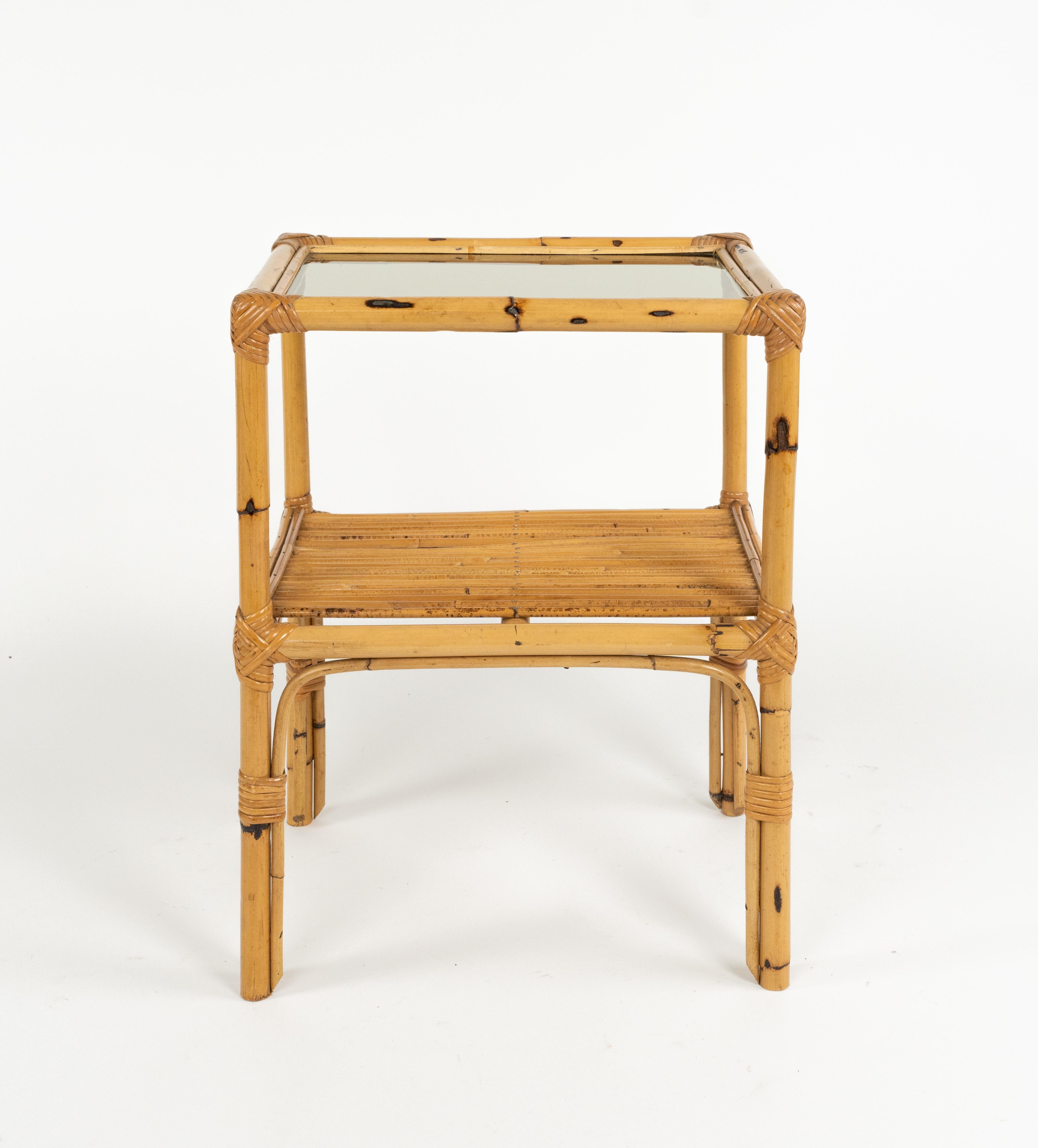 Paar Beistelltische aus Rattan, Bambus und Glas aus der Mitte des Jahrhunderts, Italien 1970er Jahre im Angebot 4