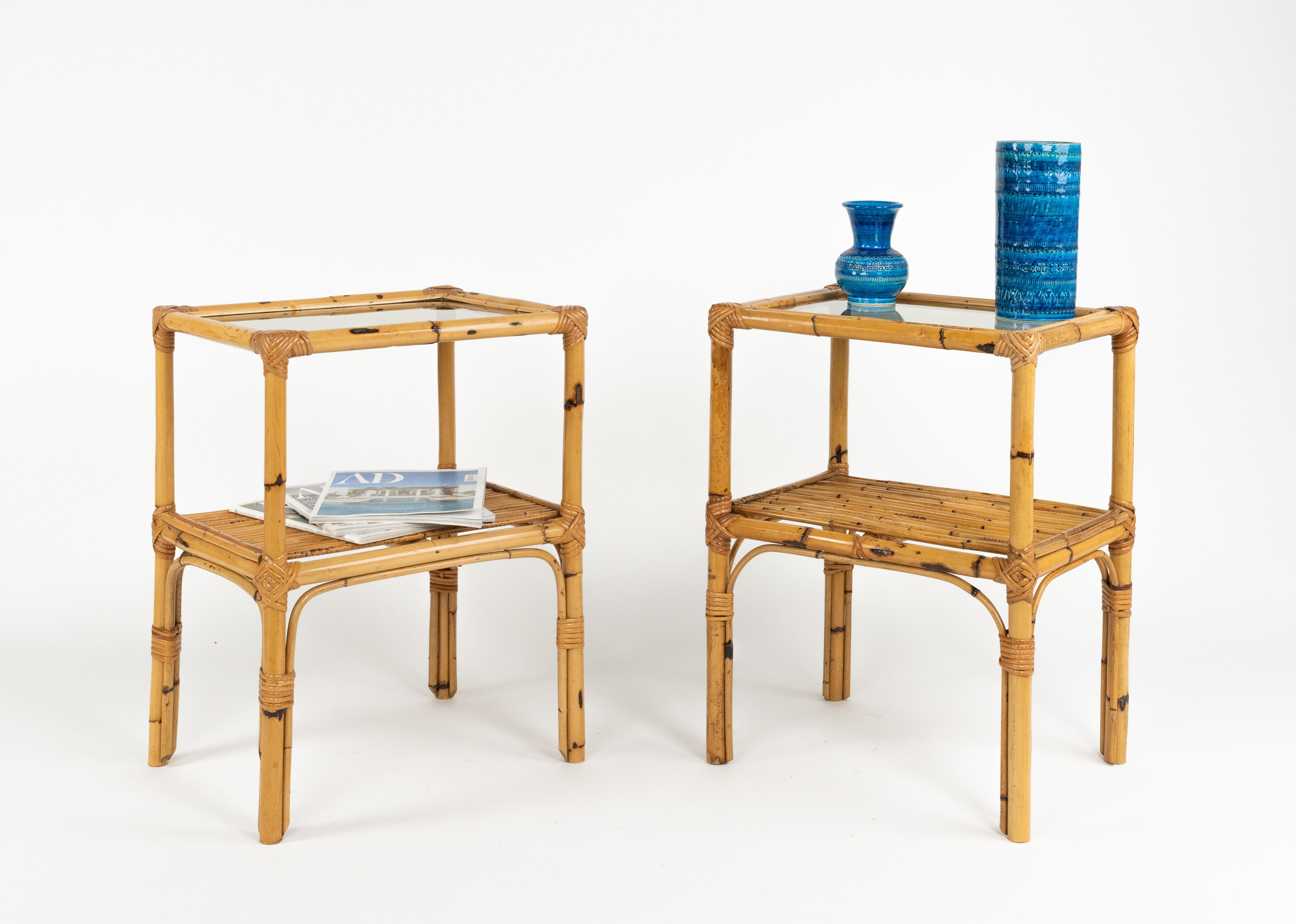 Paar Beistelltische aus Rattan, Bambus und Glas aus der Mitte des Jahrhunderts, Italien 1970er Jahre im Zustand „Gut“ im Angebot in Rome, IT