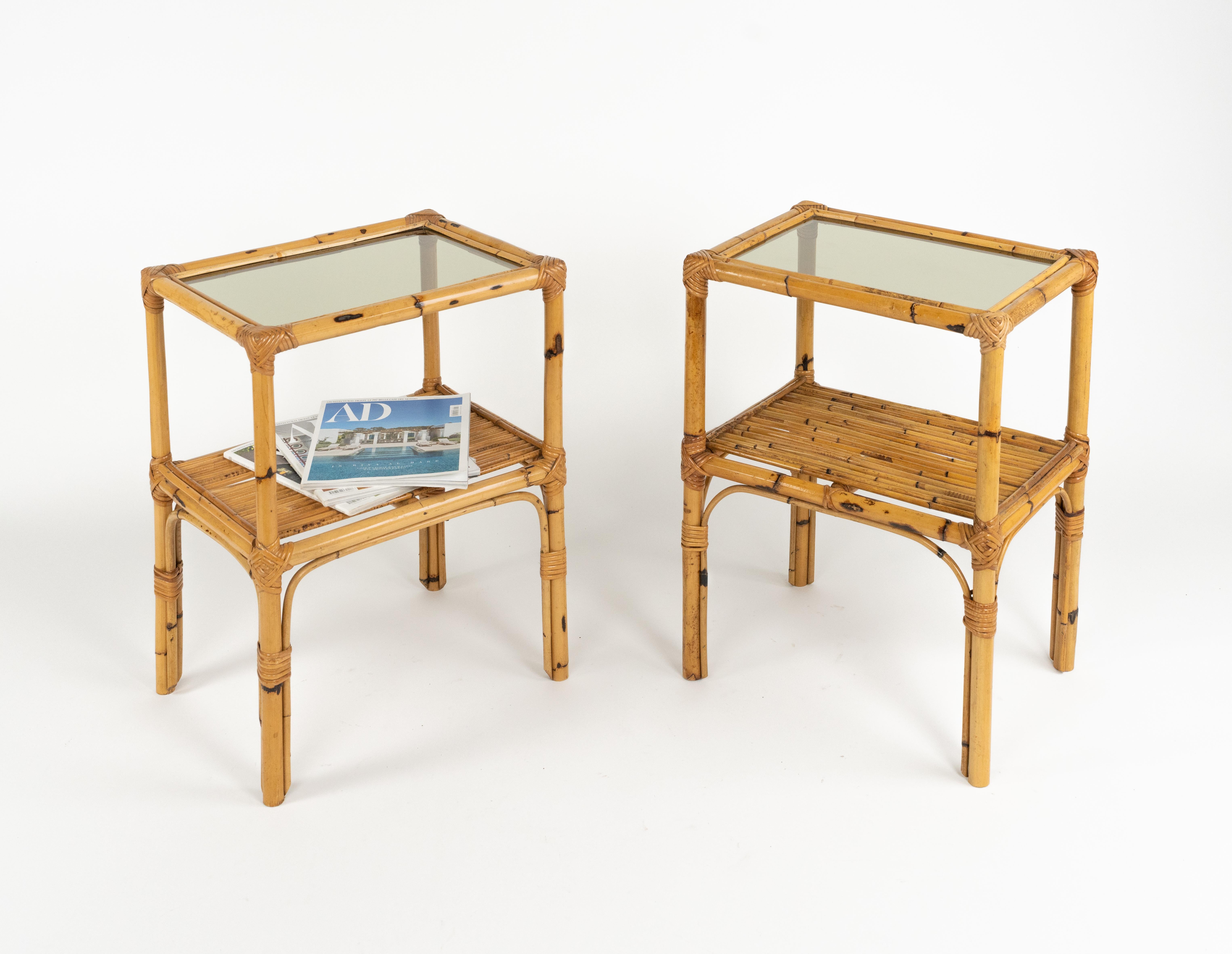 Paar Beistelltische aus Rattan, Bambus und Glas aus der Mitte des Jahrhunderts, Italien 1970er Jahre im Angebot 1