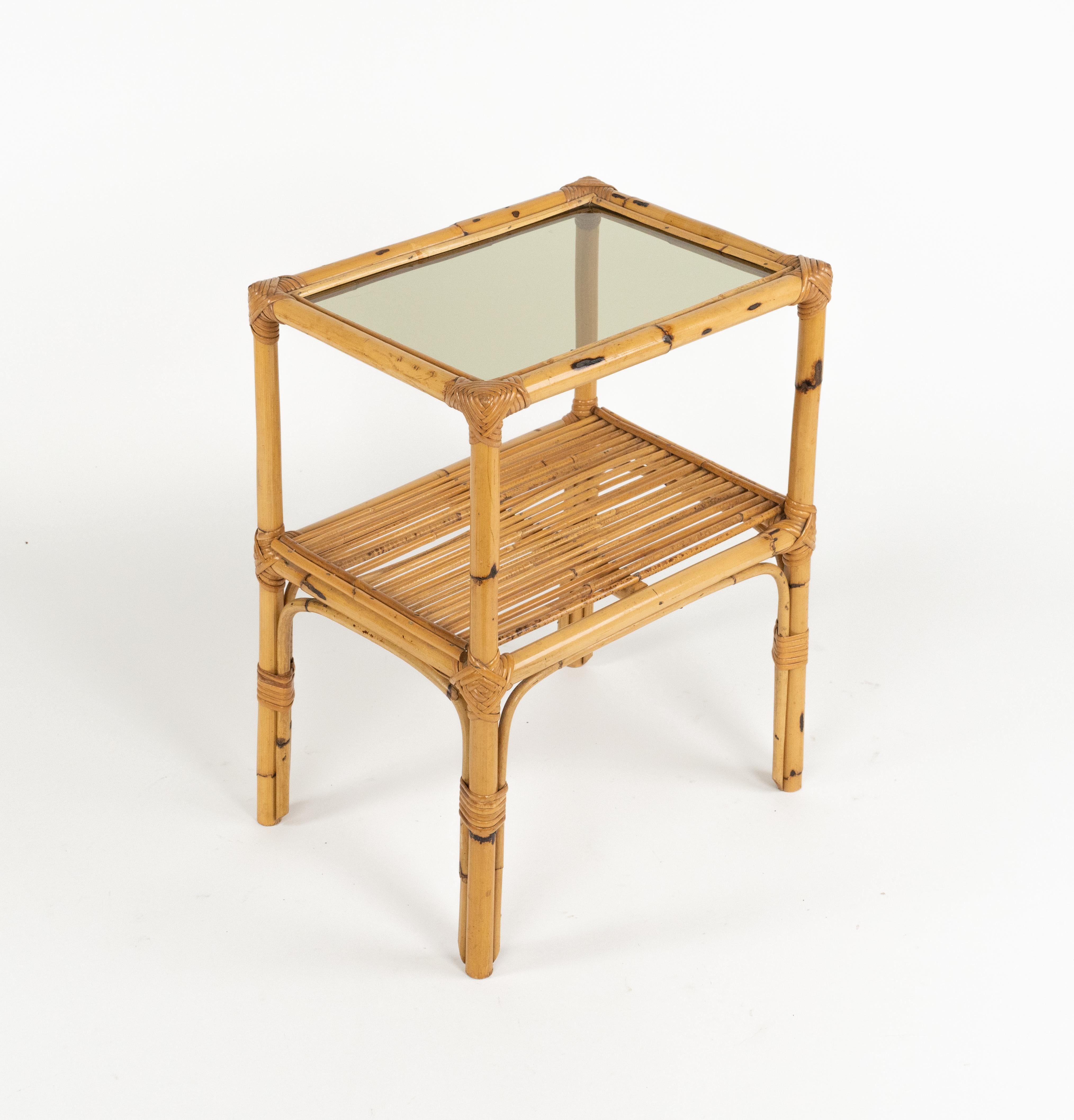 Paar Beistelltische aus Rattan, Bambus und Glas aus der Mitte des Jahrhunderts, Italien 1970er Jahre im Angebot 2