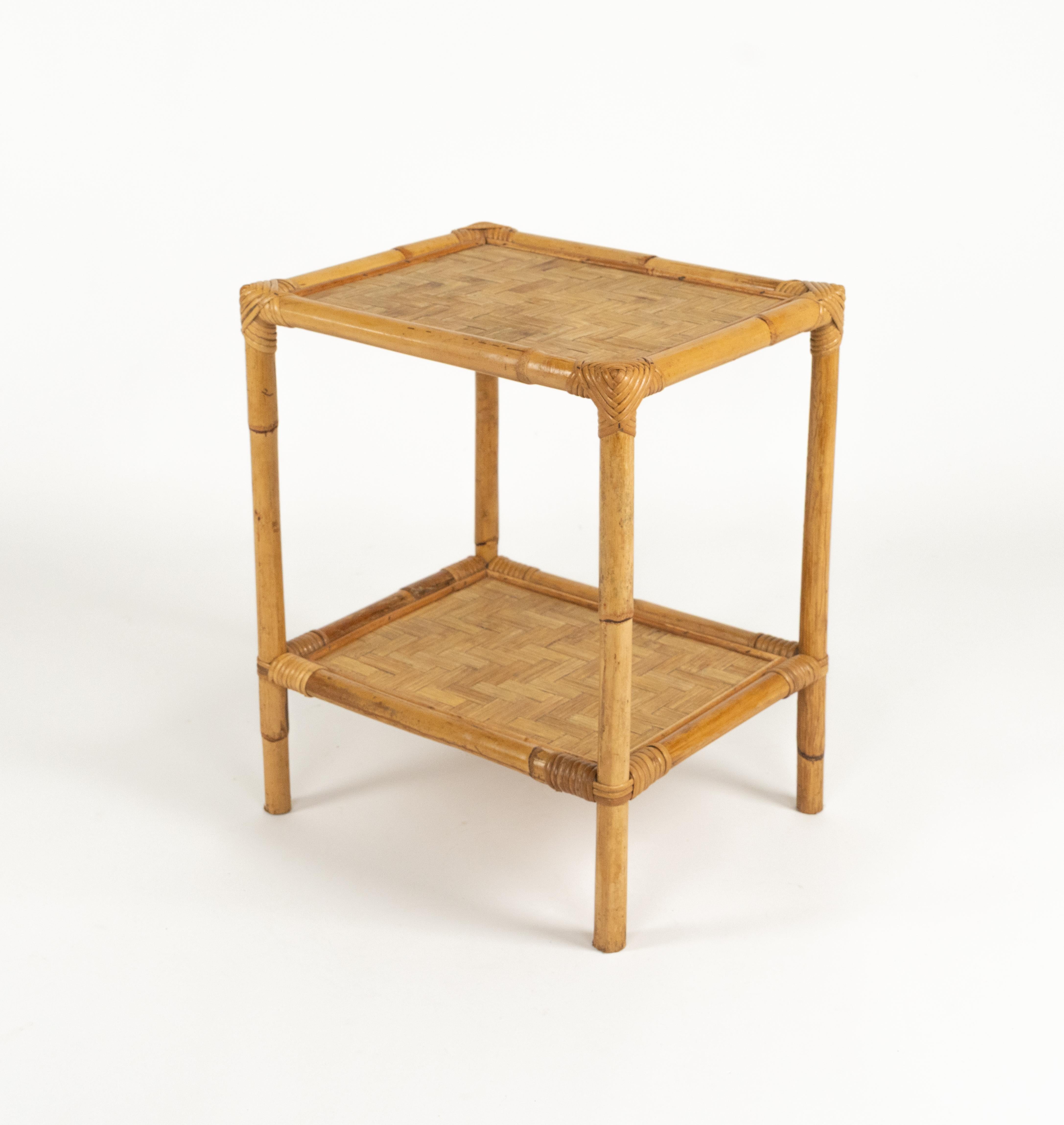 Paire de tables d'appoint à deux plateaux en rotin et bambou, Italie, années 1970 en vente 2