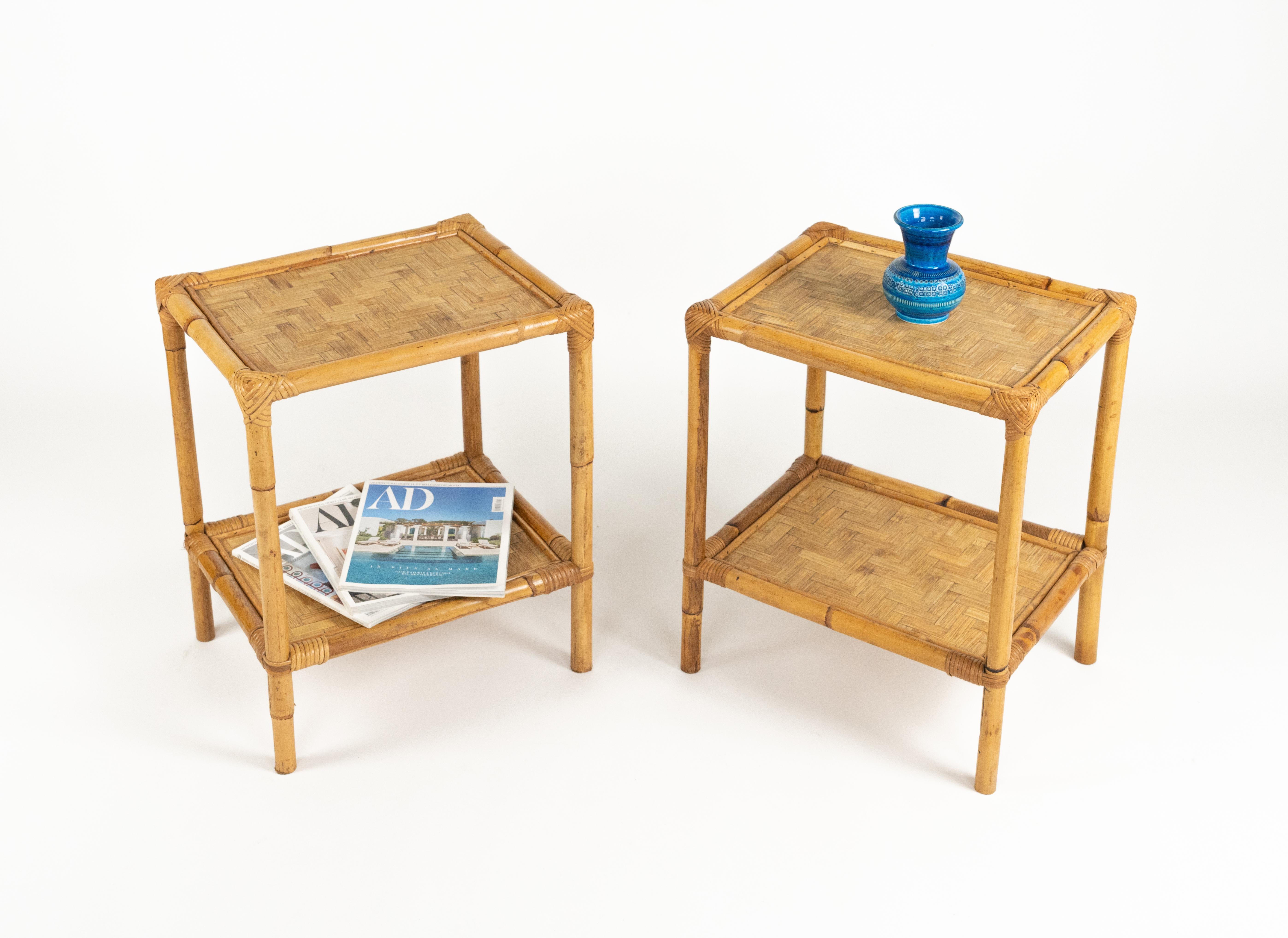 italien Paire de tables d'appoint à deux plateaux en rotin et bambou, Italie, années 1970 en vente