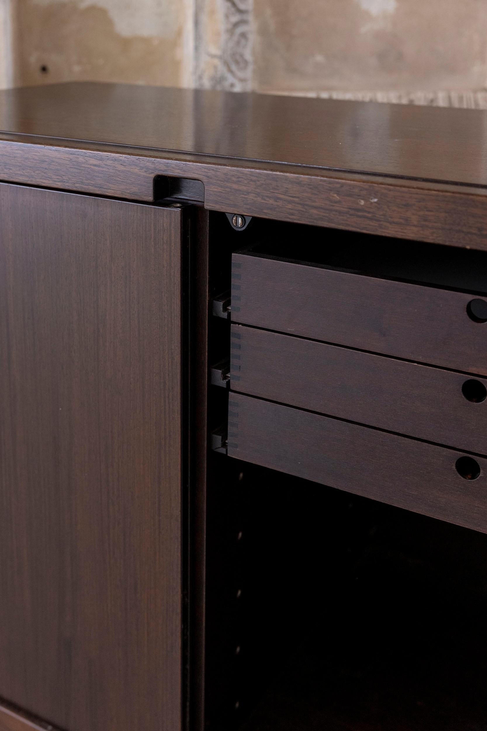 Paar Sideboards MB 55 aus der Mitte des Jahrhunderts, entworfen von Vico Magistretti für Poggi Pavia im Angebot 5