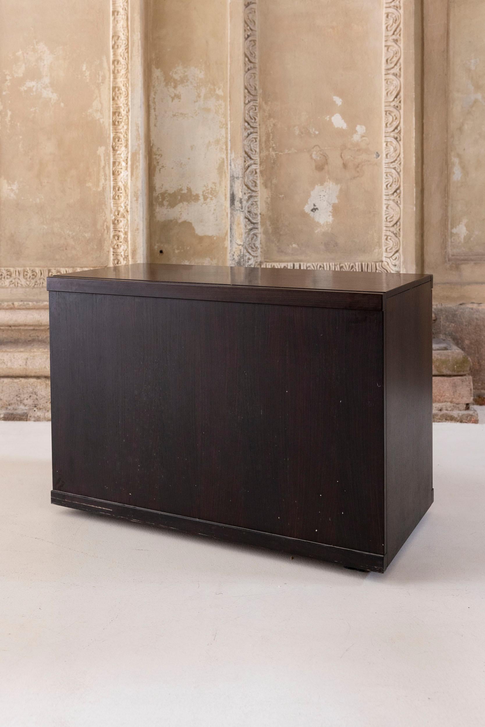Paar Sideboards MB 55 aus der Mitte des Jahrhunderts, entworfen von Vico Magistretti für Poggi Pavia im Angebot 9