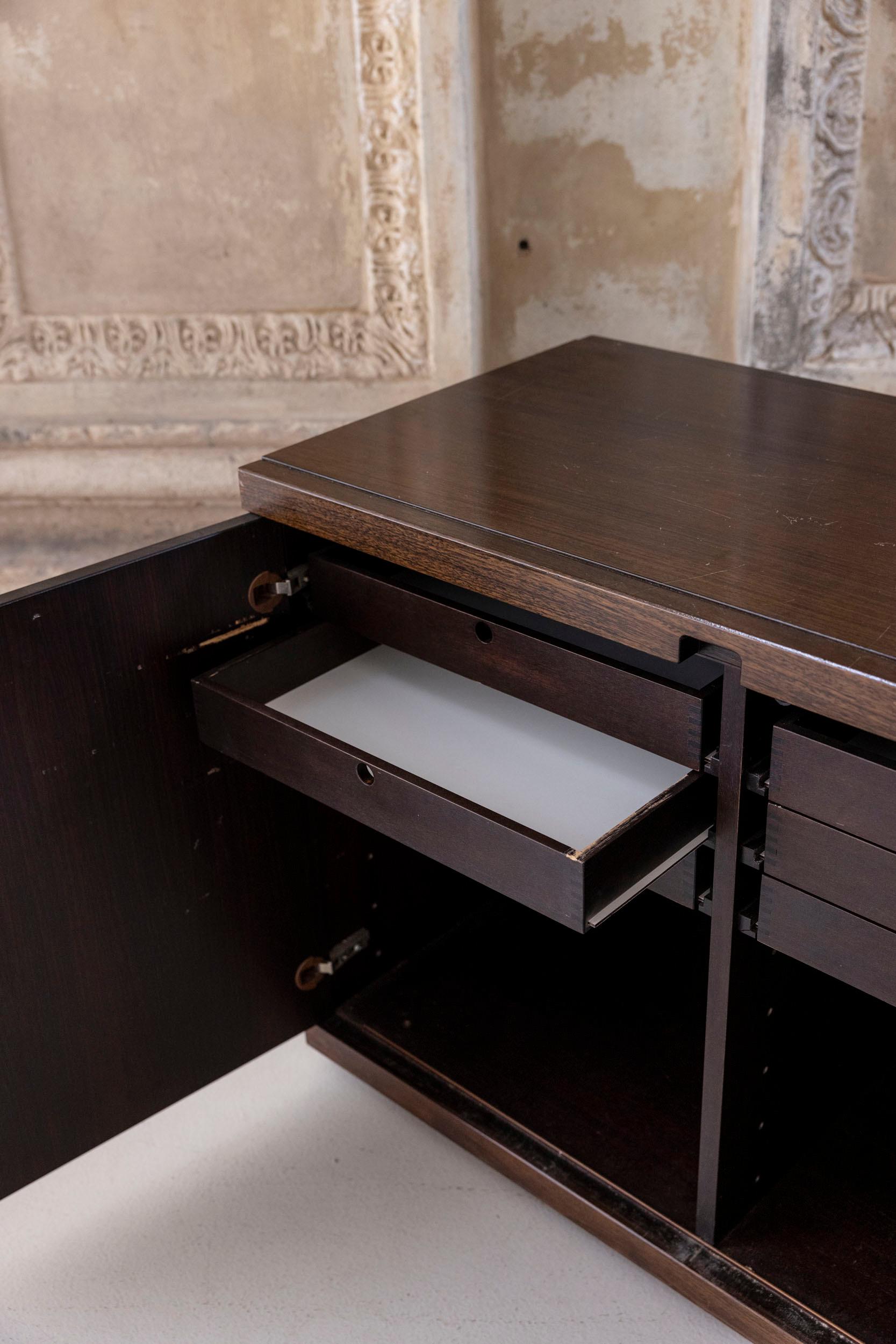 Paar Sideboards MB 55 aus der Mitte des Jahrhunderts, entworfen von Vico Magistretti für Poggi Pavia im Angebot 2