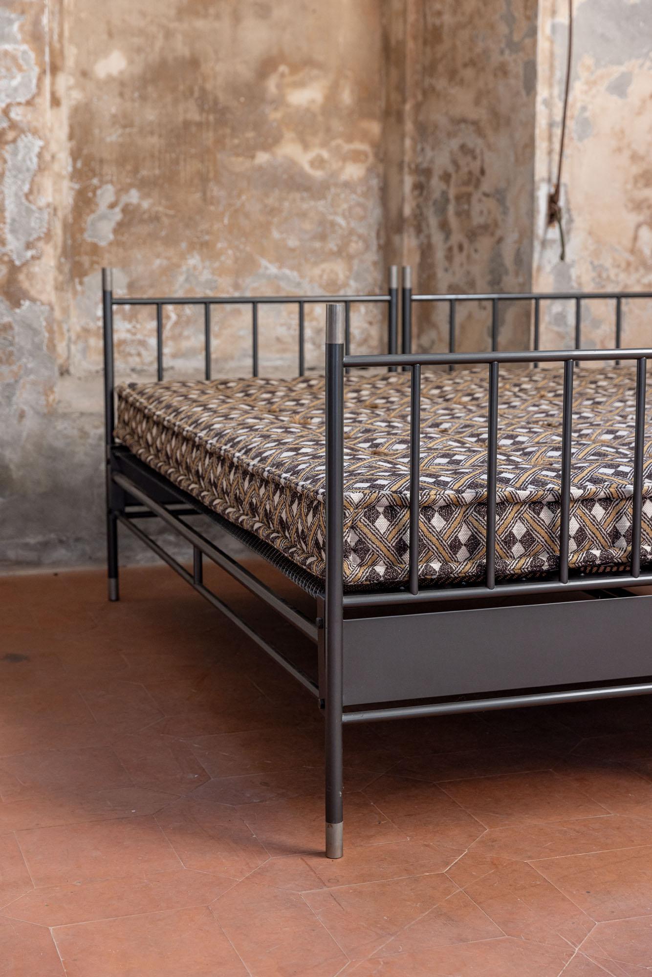 Italian Midcentury pair of single beds by Luigi Caccia Dominioni for Azucena For Sale