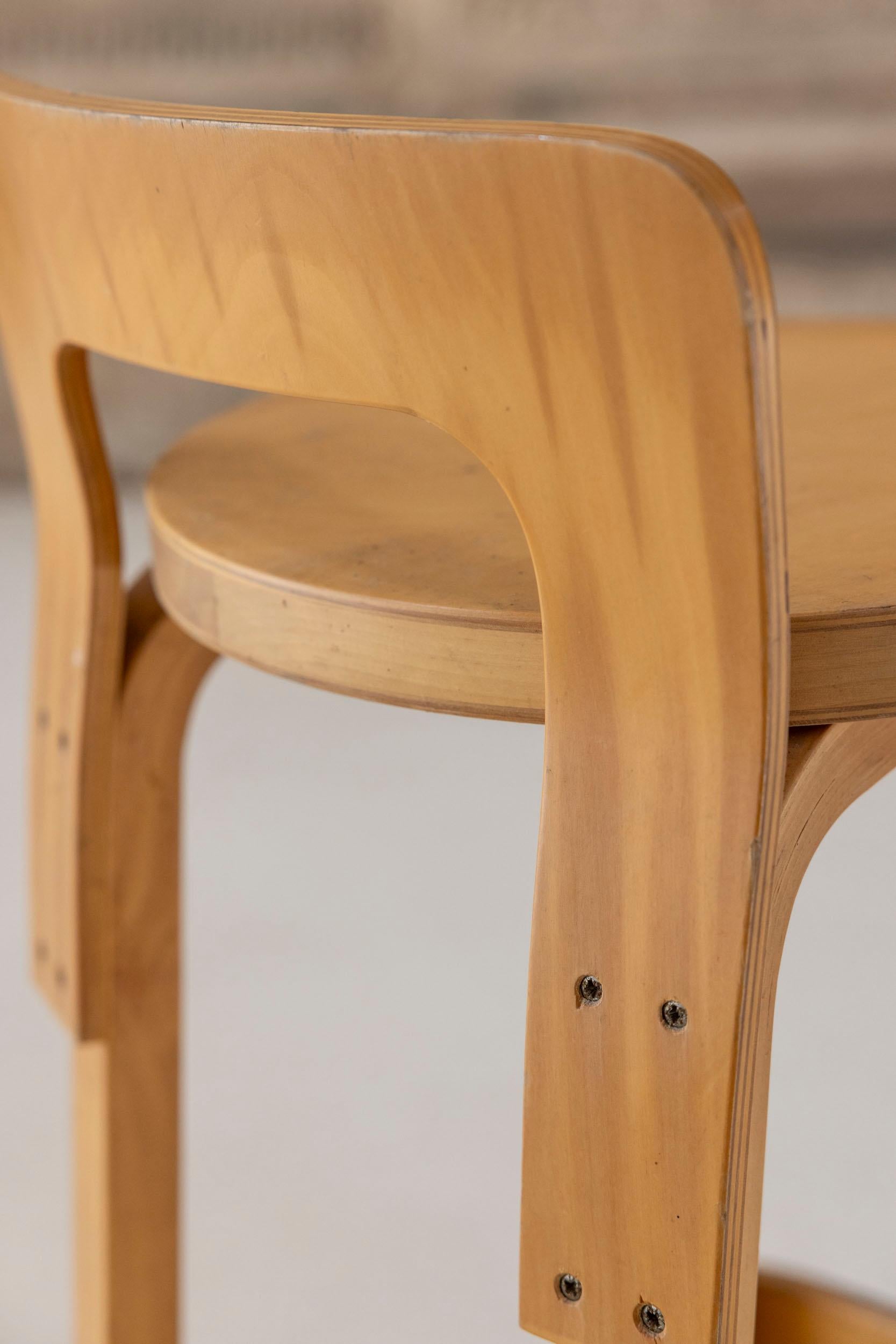 Midcentury pair of stools mod. K65 by Alvar Aalto for Artek For Sale 3