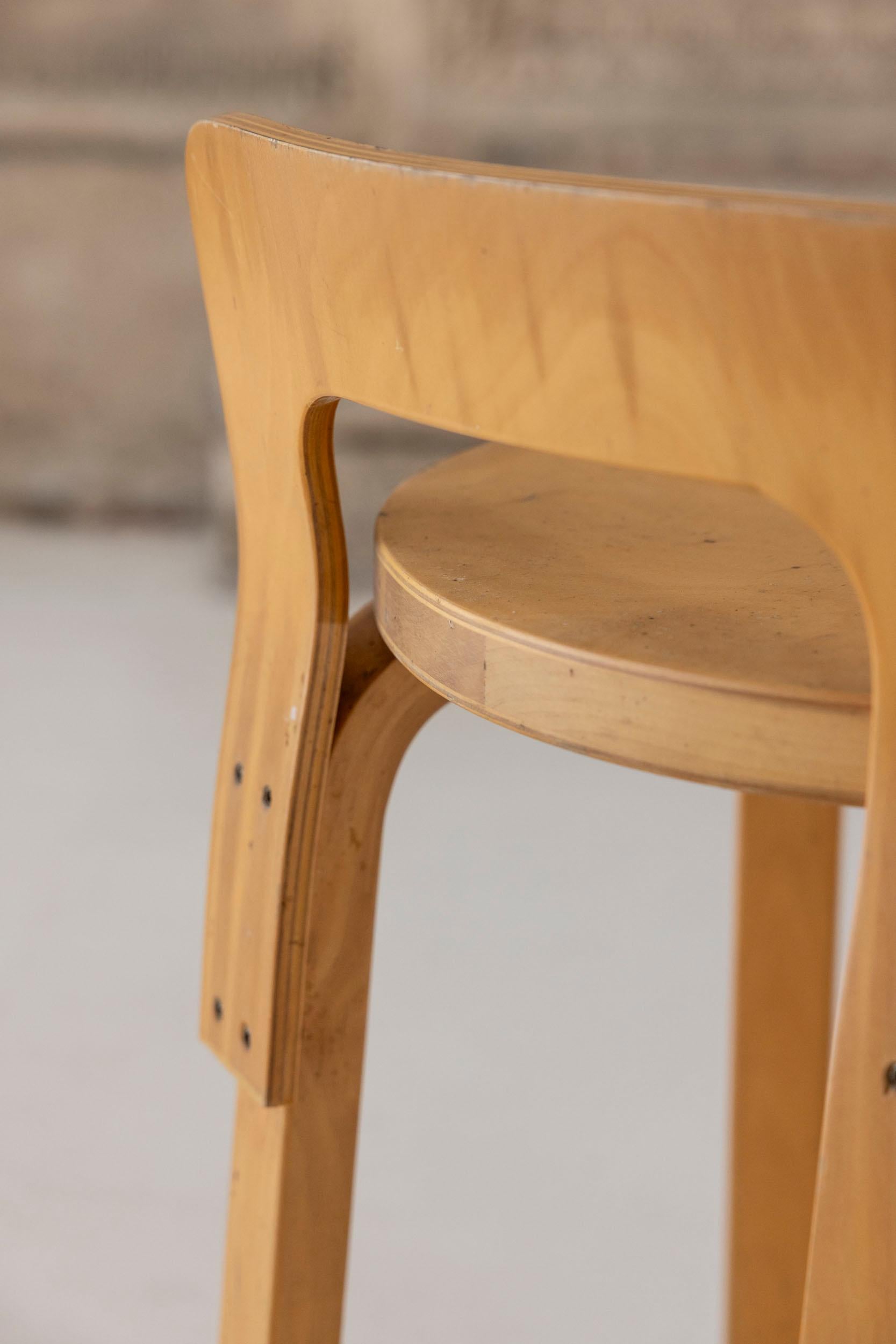 Midcentury pair of stools mod. K65 by Alvar Aalto for Artek For Sale 4