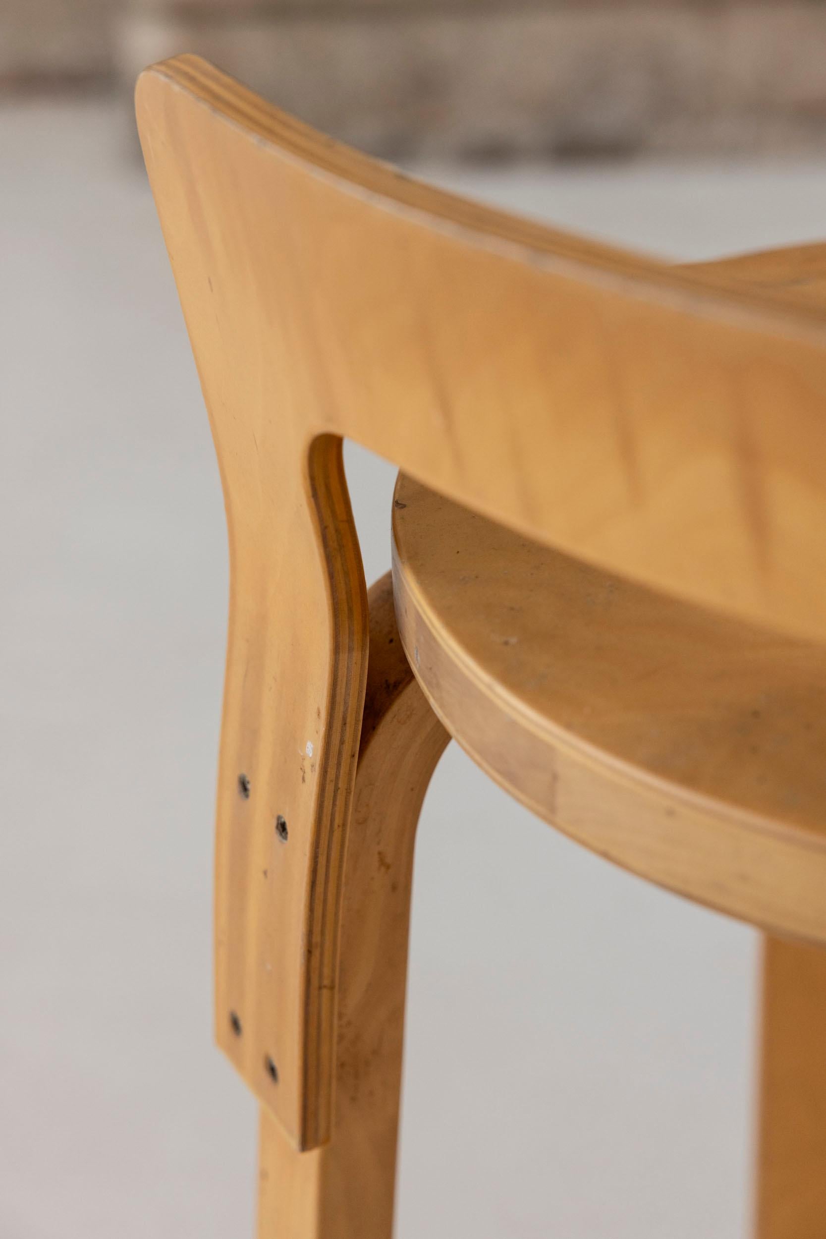 Midcentury pair of stools mod. K65 by Alvar Aalto for Artek For Sale 5