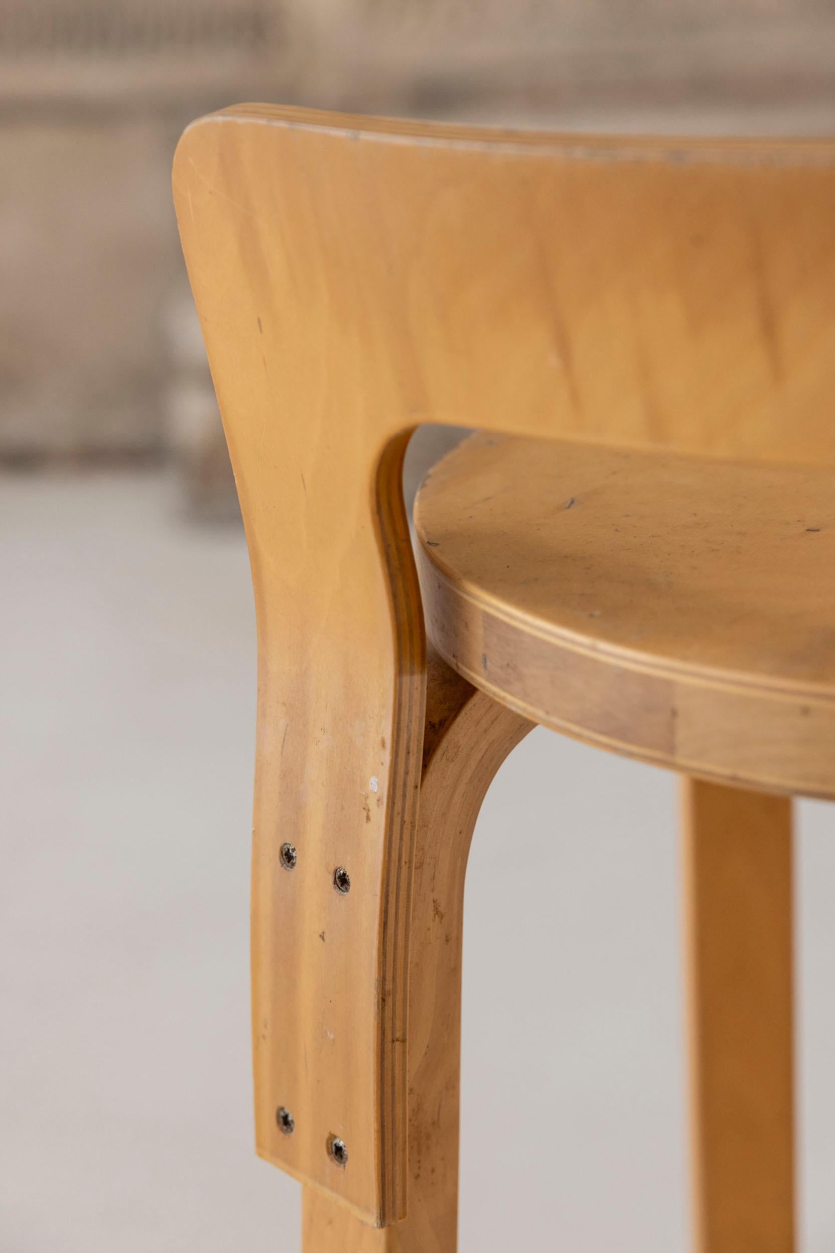 Midcentury pair of stools mod. K65 by Alvar Aalto for Artek For Sale 10