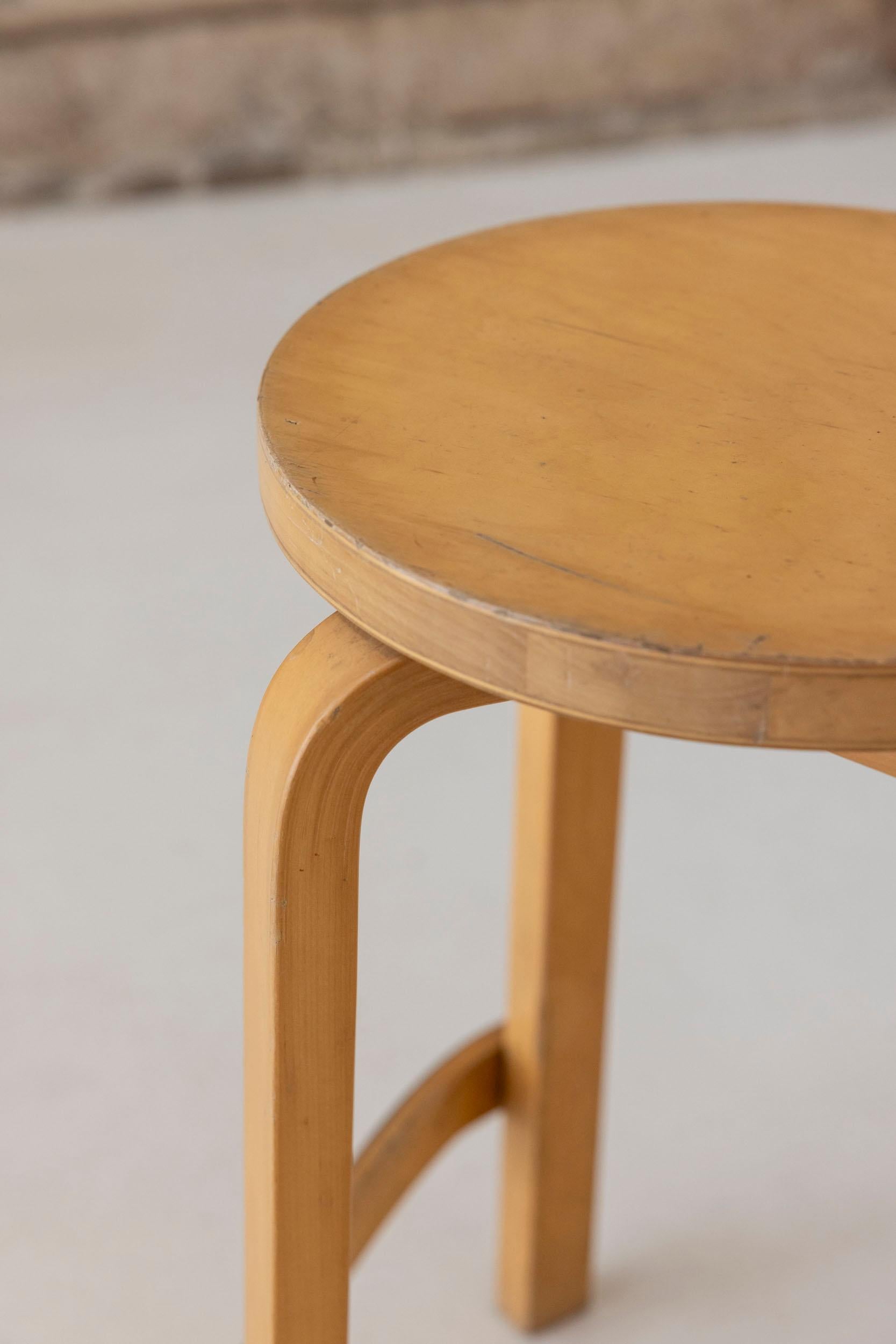 Finnish Midcentury pair of stools mod. K65 by Alvar Aalto for Artek For Sale