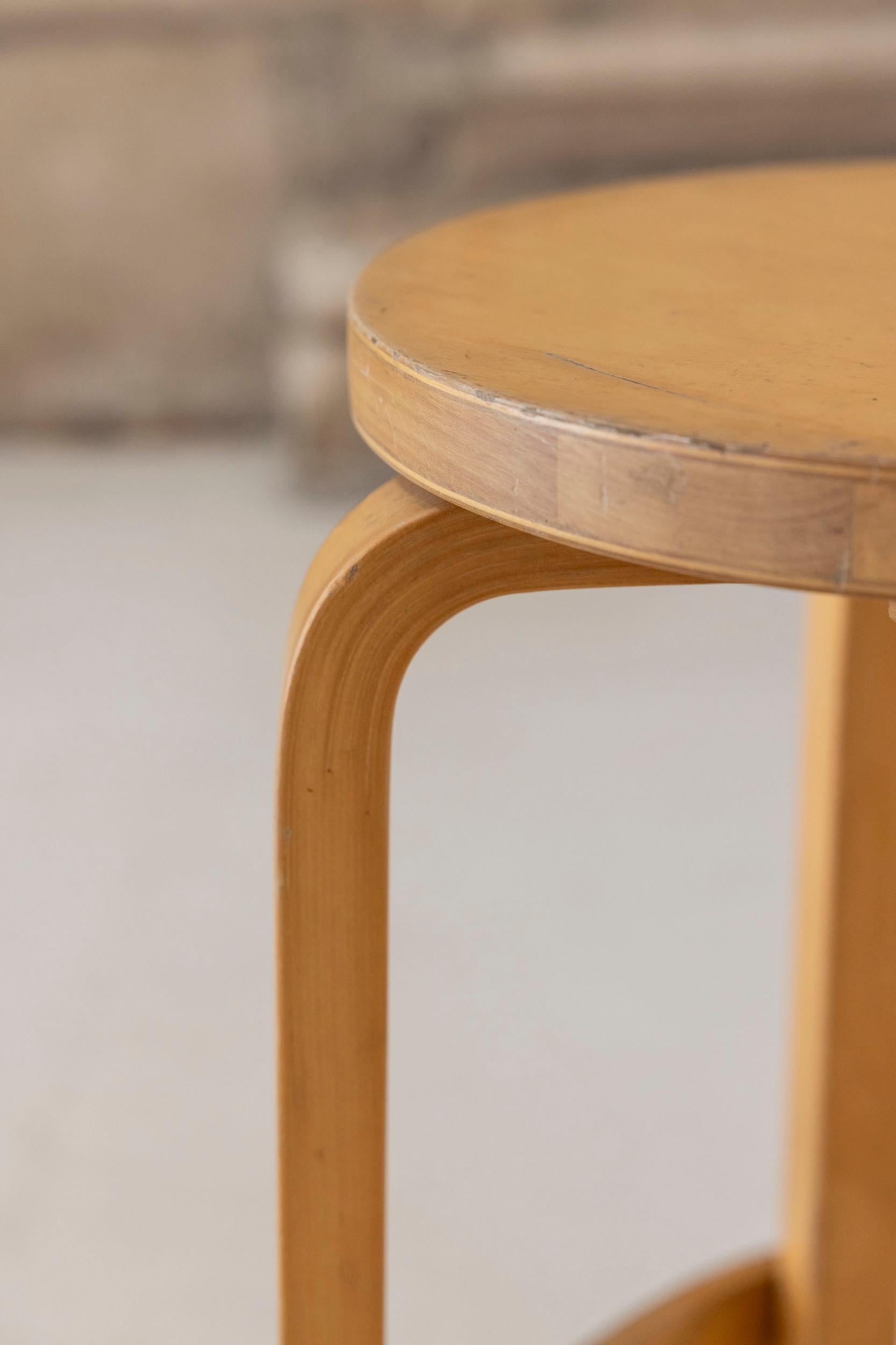 Midcentury pair of stools mod. K65 by Alvar Aalto for Artek For Sale 1