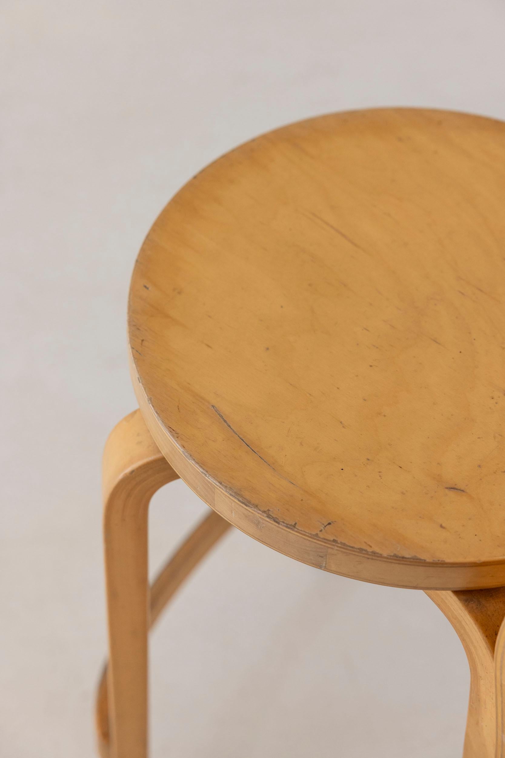 Midcentury pair of stools mod. K65 by Alvar Aalto for Artek For Sale 2