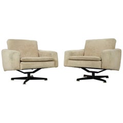 Midcentury Pair of Swivel Chairs from the 1960‘s