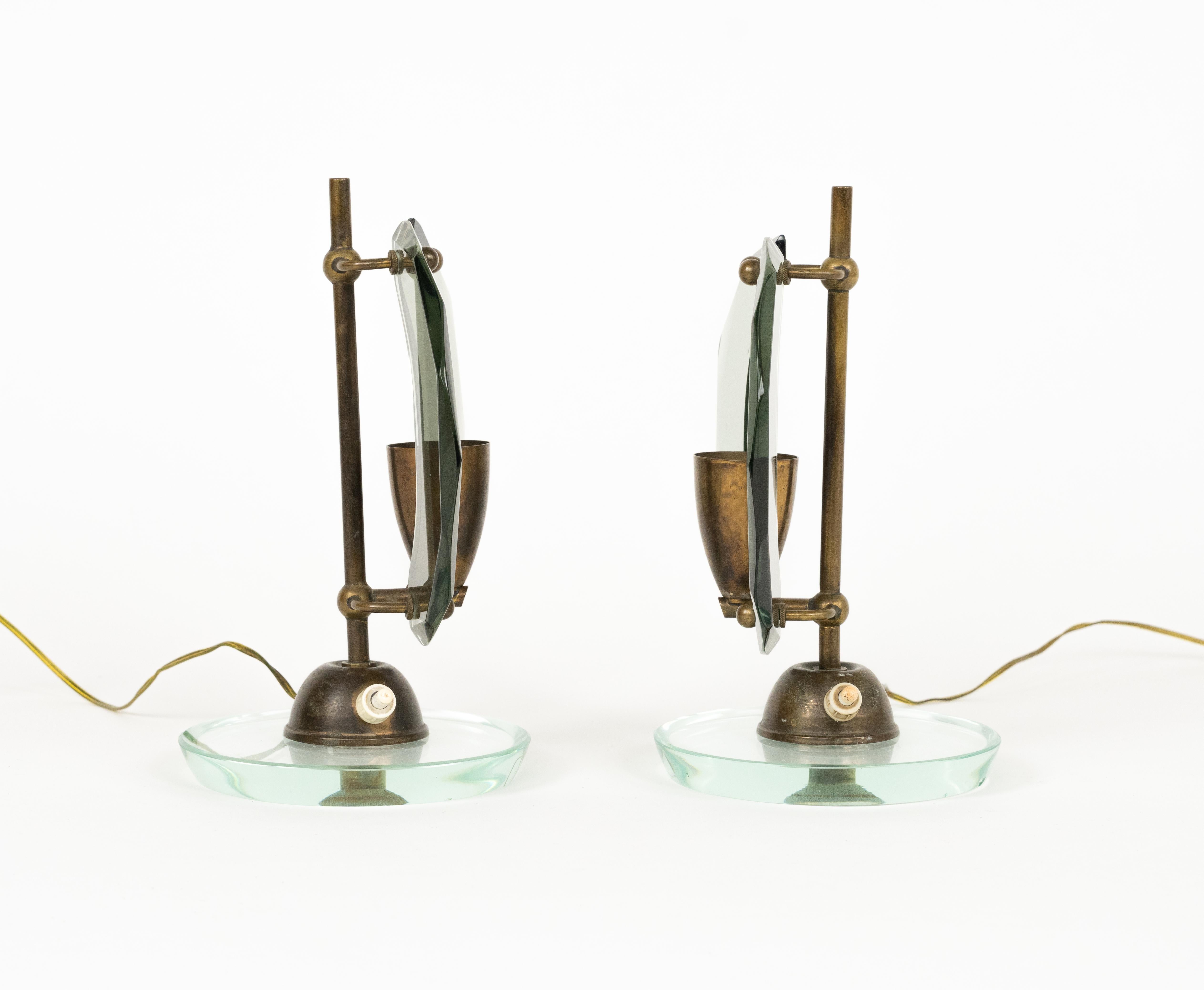 Coppia di lampade da tavolo del Medioevo in vetro e ottone di Gino Paroldo, Italia, anni '60 in vendita 7