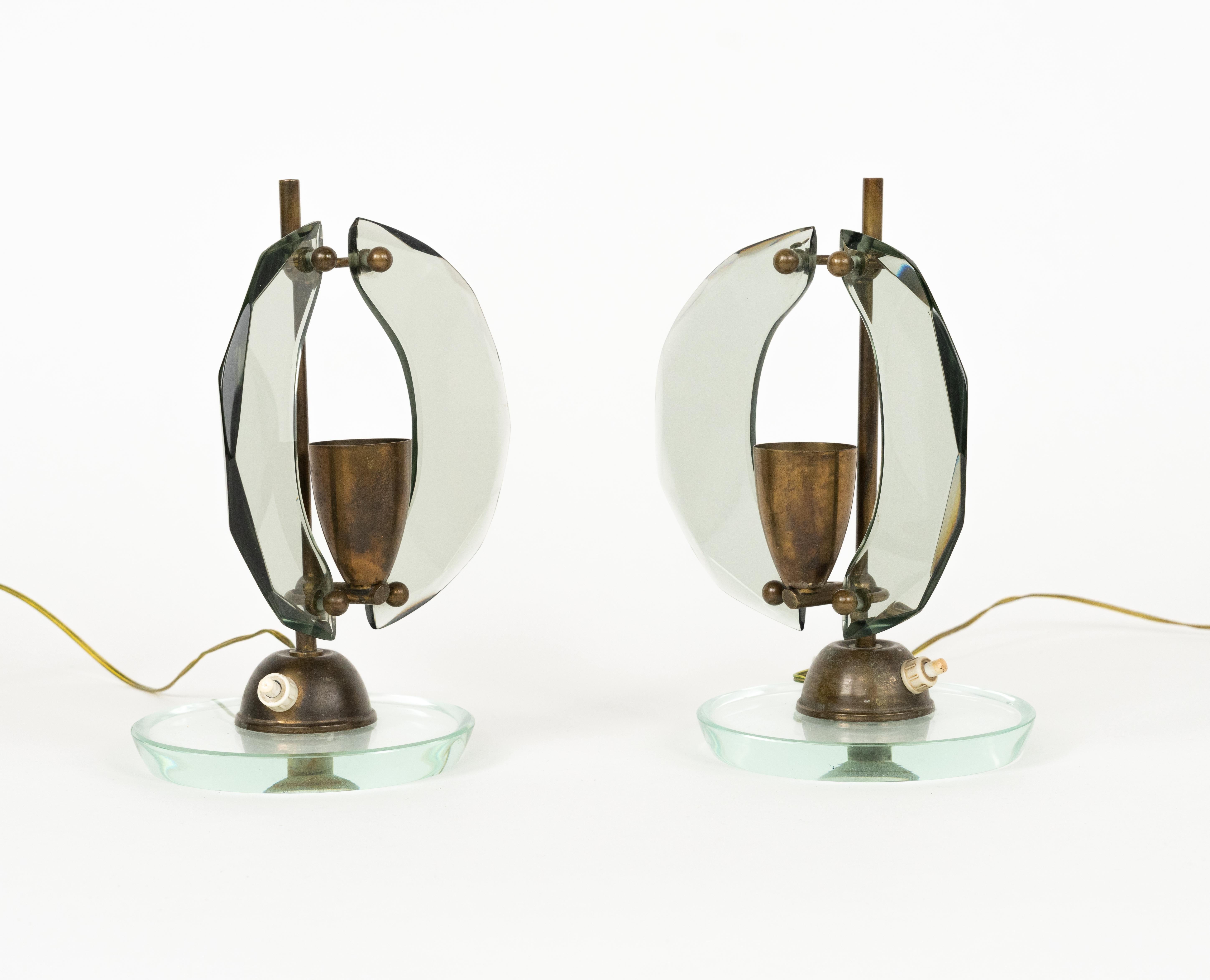 Coppia di lampade da tavolo del Medioevo in vetro e ottone di Gino Paroldo, Italia, anni '60 In condizioni buone in vendita a Rome, IT