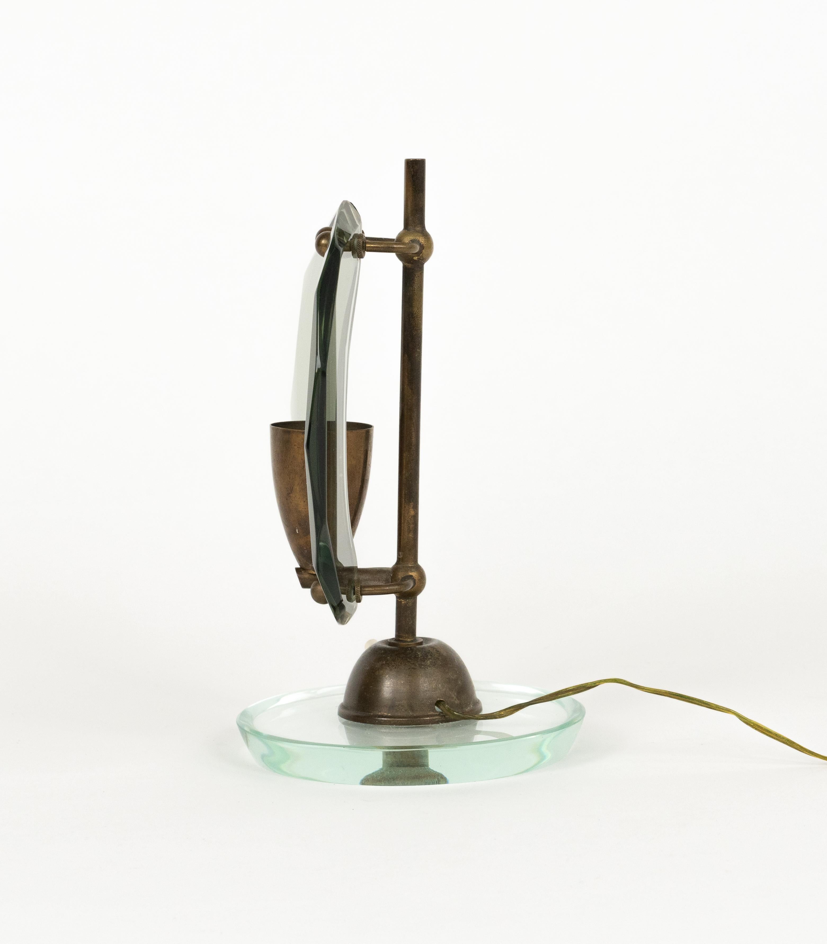 Metallo Coppia di lampade da tavolo del Medioevo in vetro e ottone di Gino Paroldo, Italia, anni '60 in vendita
