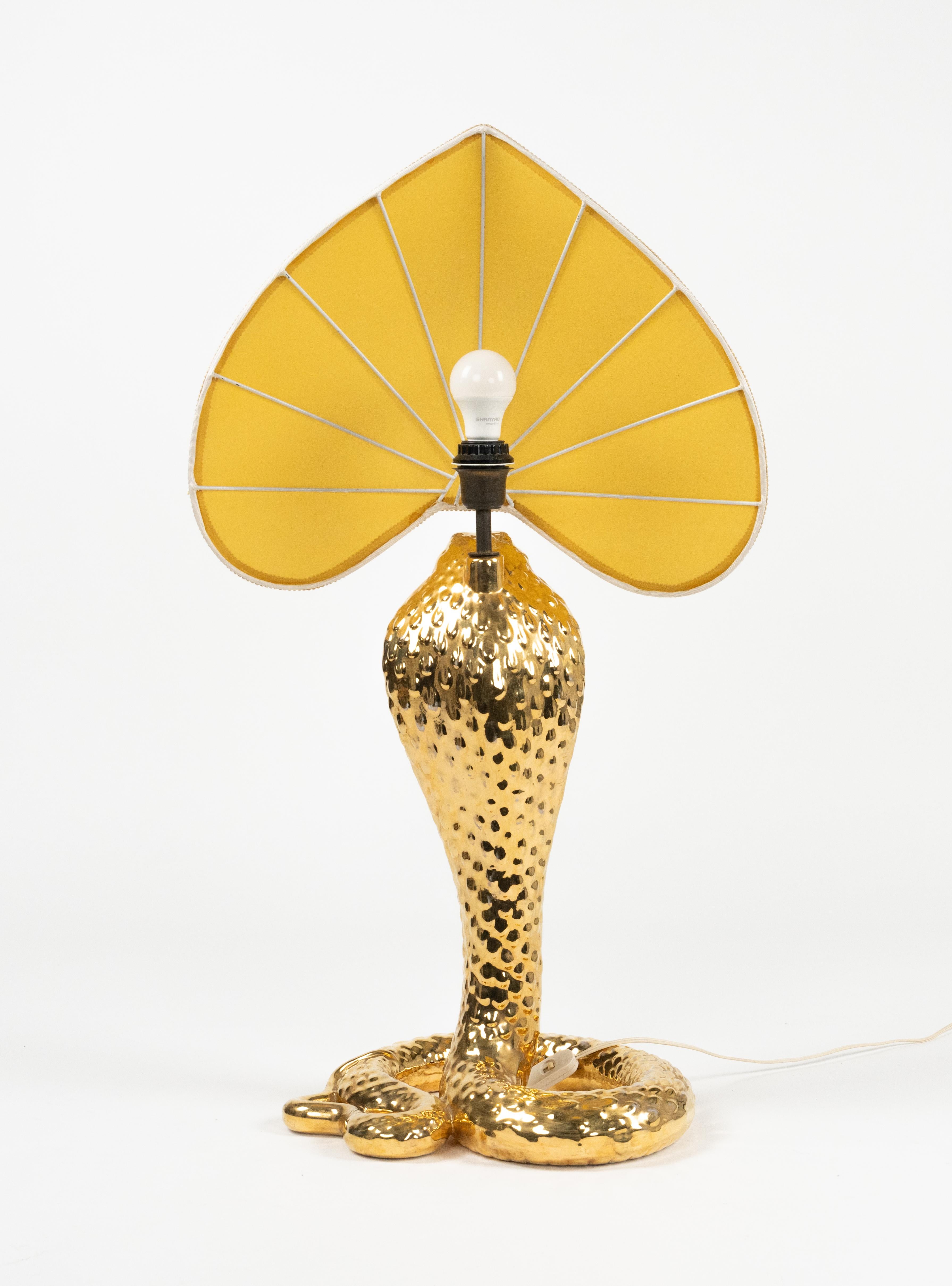 Paar Tischlampen aus Goldkeramik aus der Mitte des Jahrhunderts von Tommaso Barbi, Italien 1970er Jahre im Angebot 3