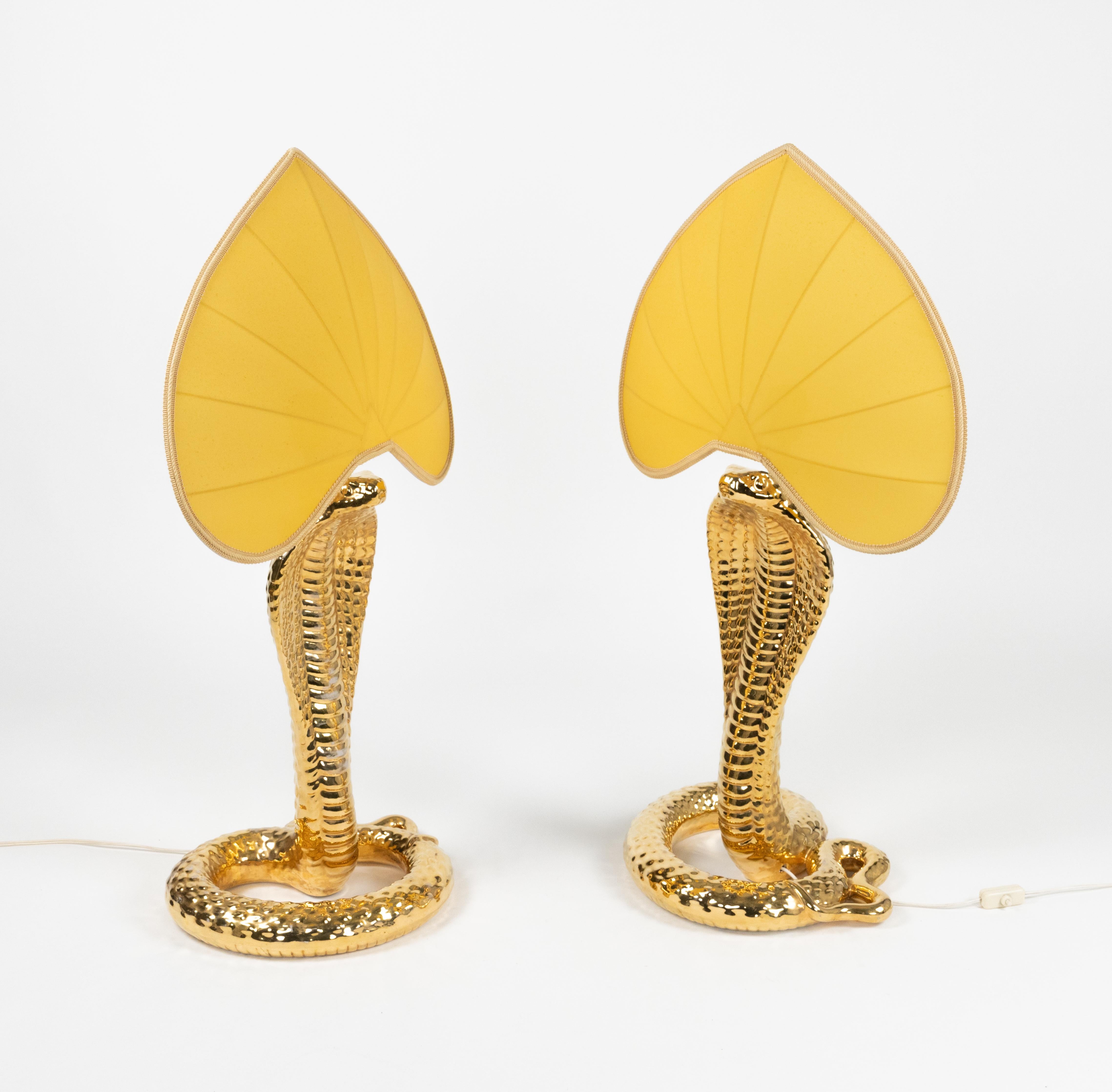 Paar Tischlampen aus Goldkeramik aus der Mitte des Jahrhunderts von Tommaso Barbi, Italien 1970er Jahre (Moderne der Mitte des Jahrhunderts) im Angebot
