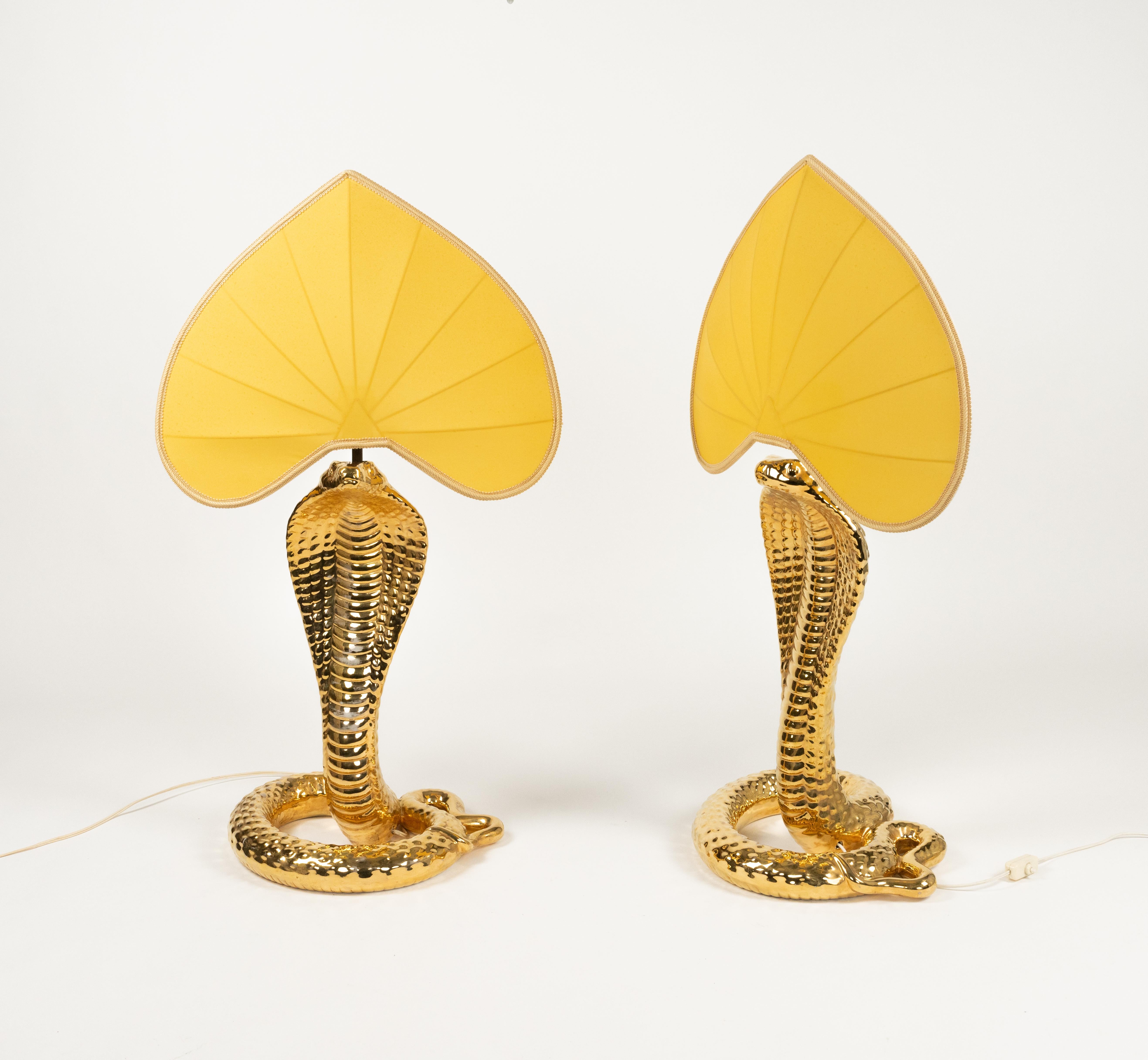 Paar Tischlampen aus Goldkeramik aus der Mitte des Jahrhunderts von Tommaso Barbi, Italien 1970er Jahre (Italienisch) im Angebot