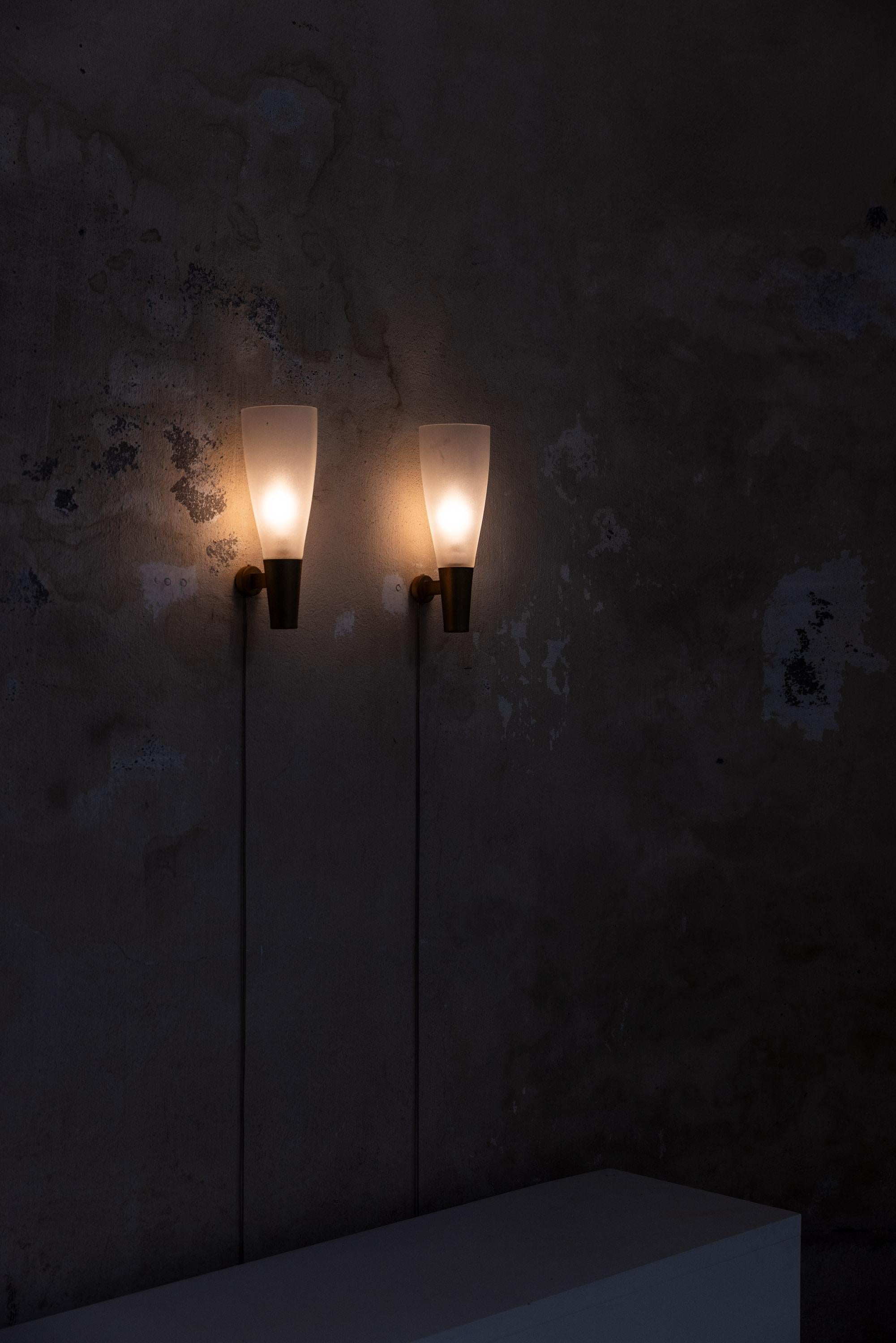 Mid-20th Century Midcentury pair of wall lights mod. 1537 by Pietro Chiesa for Fontana Arte 